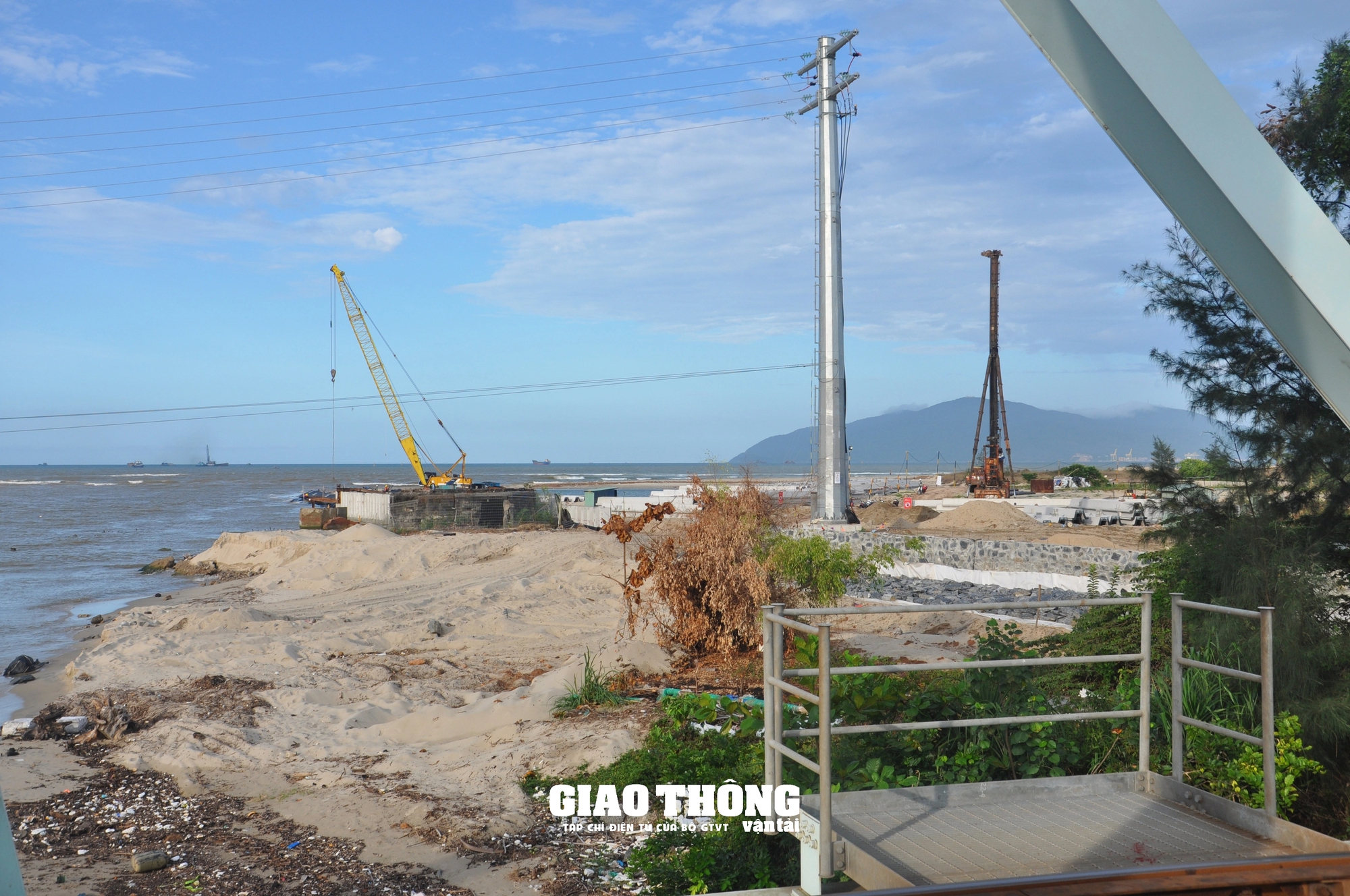 Video cận cảnh công trình dự án du lịch ở Đà Nẵng xâm phạm, uy hiếp an toàn chạy tàu cầu đường sắt Nam Ô- Ảnh 7.