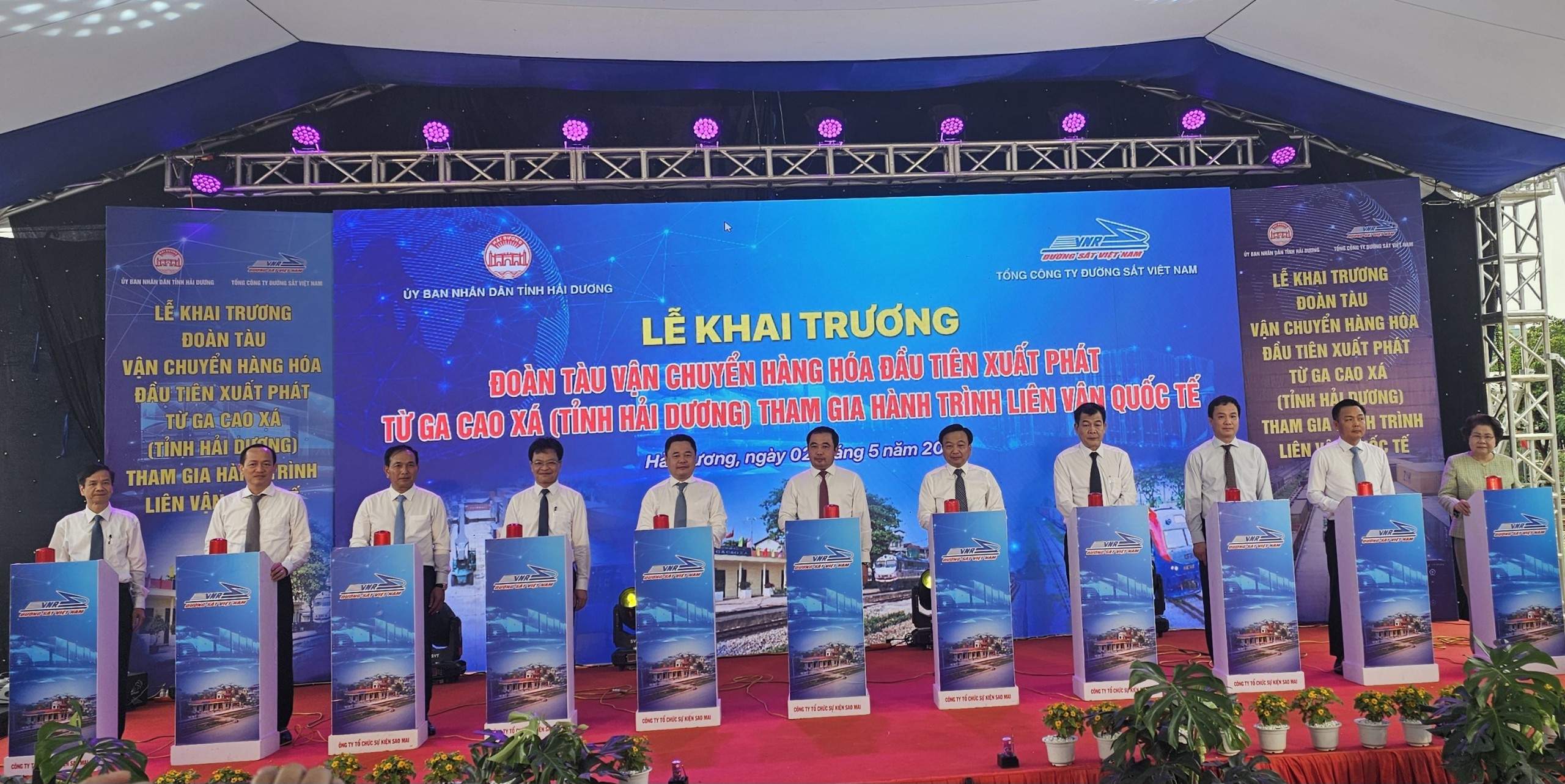 Khai trương đoàn tàu liên vận quốc tế đầu tiên từ ga Cao Xá- Ảnh 1. Khai trương đoàn tàu liên vận quốc tế đầu tiên từ ga Cao Xá- Ảnh 1.