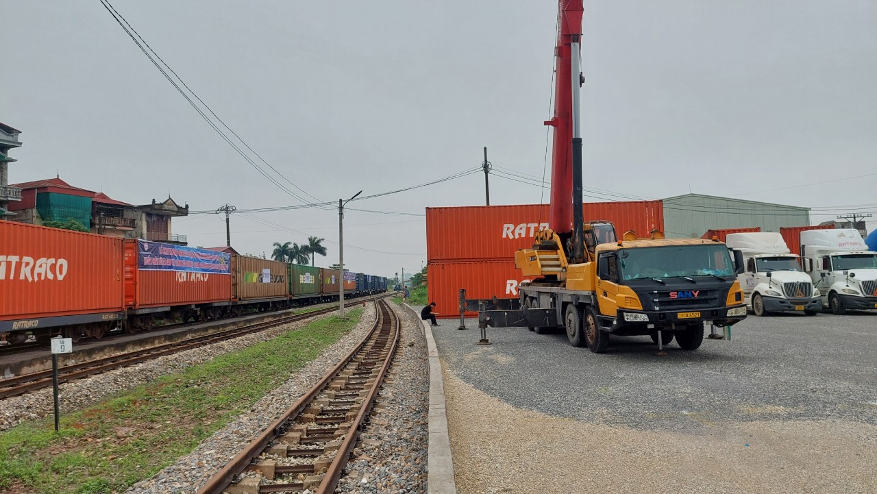 Khai trương đoàn tàu liên vận quốc tế đầu tiên từ ga Cao Xá- Ảnh 3. Khai trương đoàn tàu liên vận quốc tế đầu tiên từ ga Cao Xá- Ảnh 3.