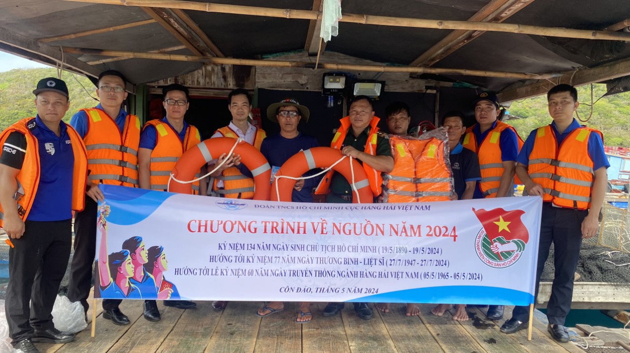 Hành trình Côn Đảo đầy ý nghĩa của thanh niên hàng hải - Ảnh 2.