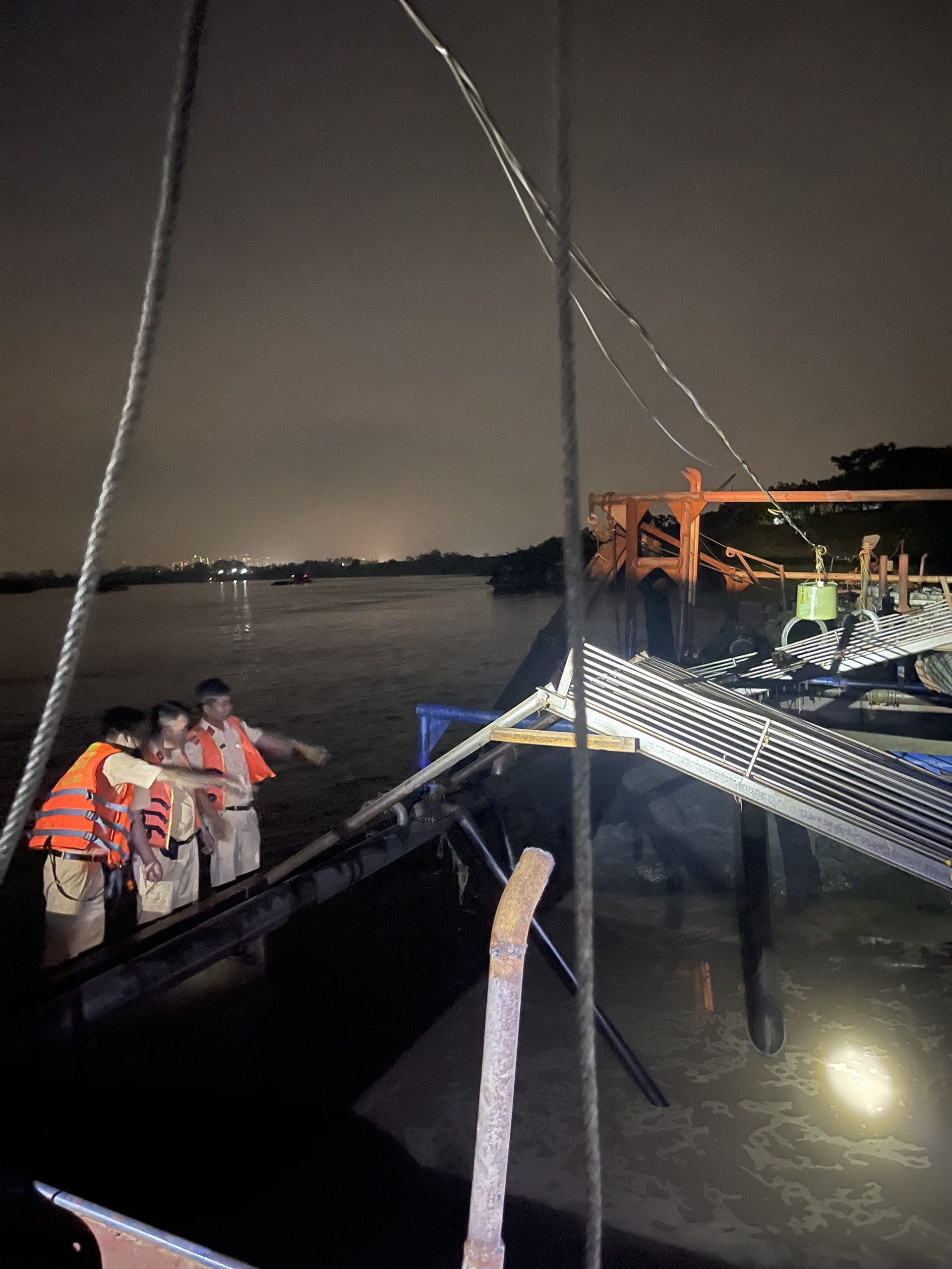 Thấy cảnh sát, tàu Thấy cảnh sát, tàu