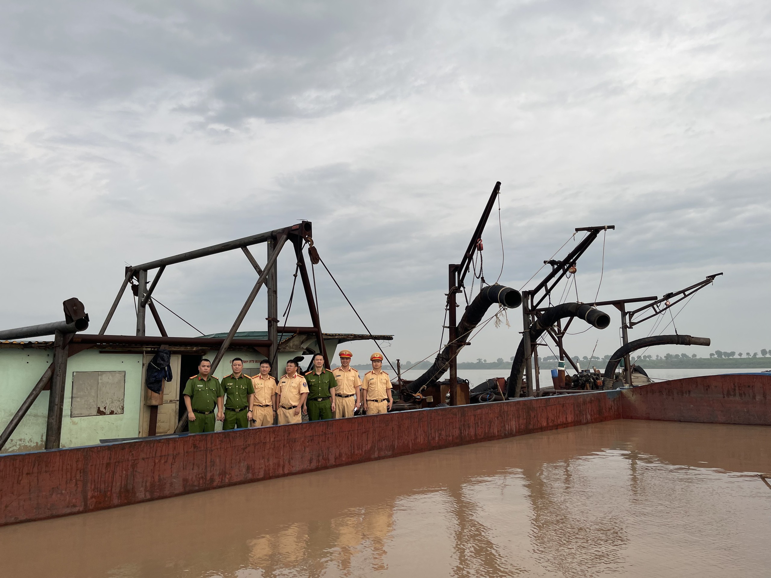 Thấy cảnh sát, tàu Thấy cảnh sát, tàu