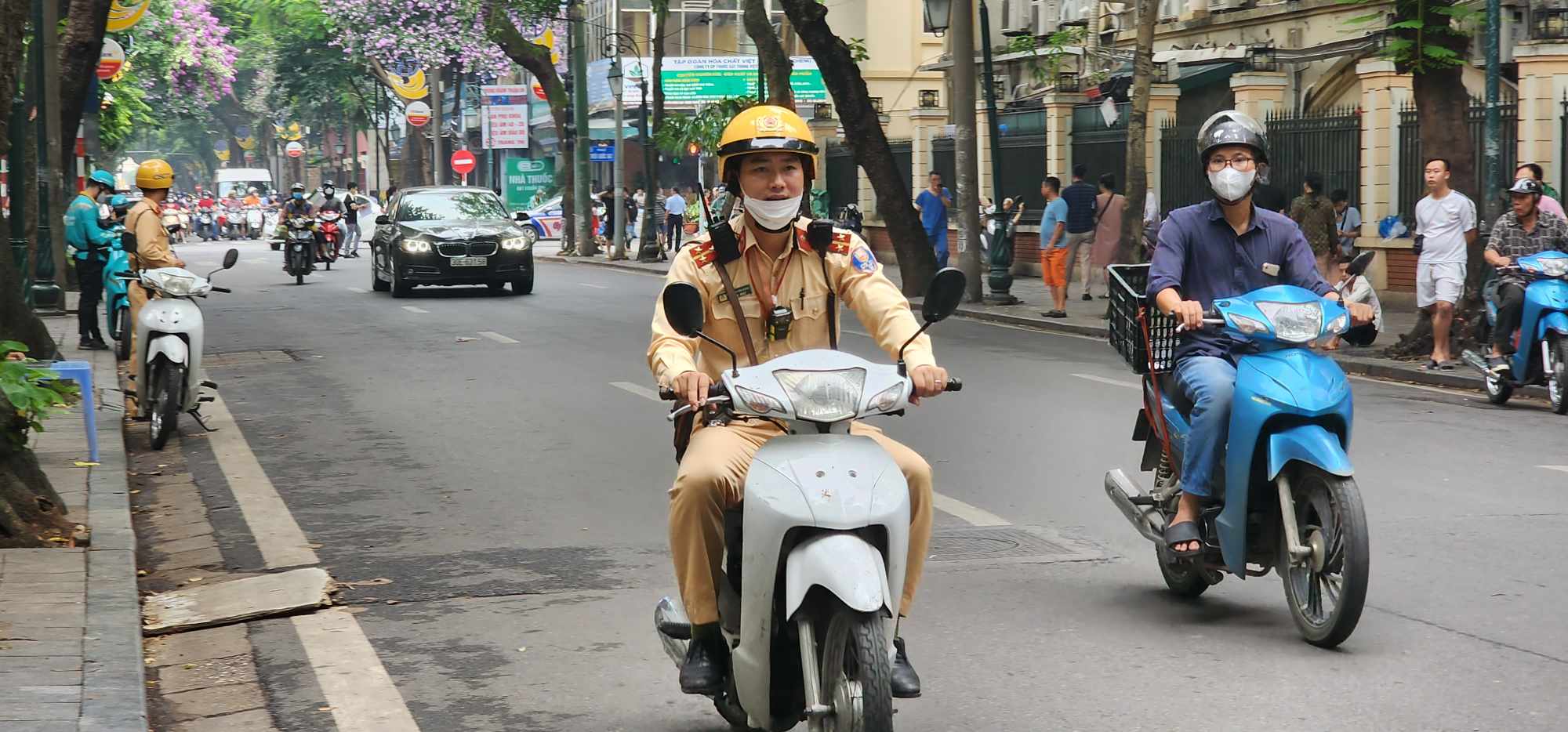 Hà Nội: Cắm chốt kết hợp tuần tra xử lý nghiêm ôtô vi phạm dừng đỗ- Ảnh 3.