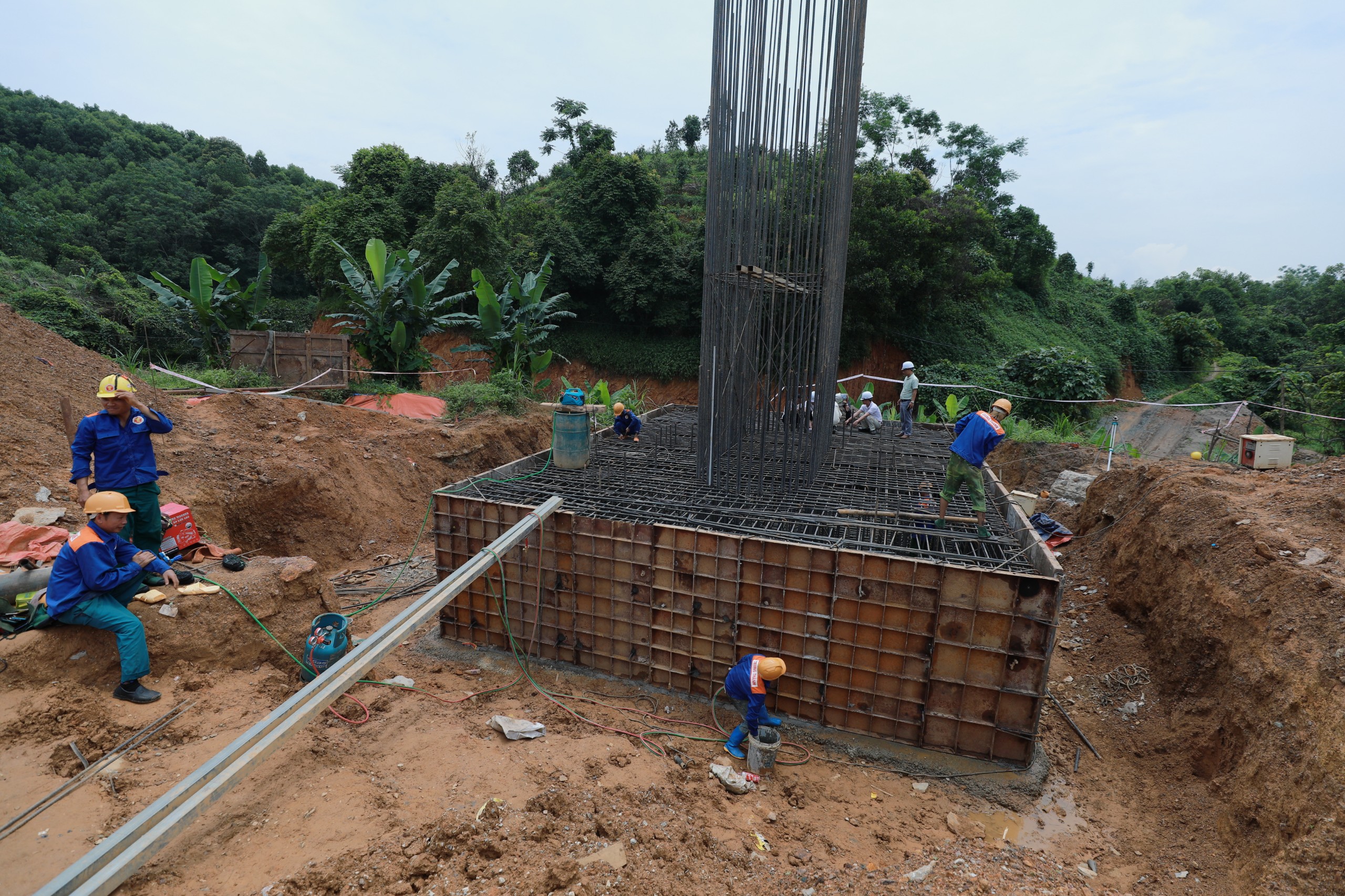 Mặt bằng cản tiến độ thi công 20 cầu trên cao tốc Tuyên Quang - Hà Giang- Ảnh 3.