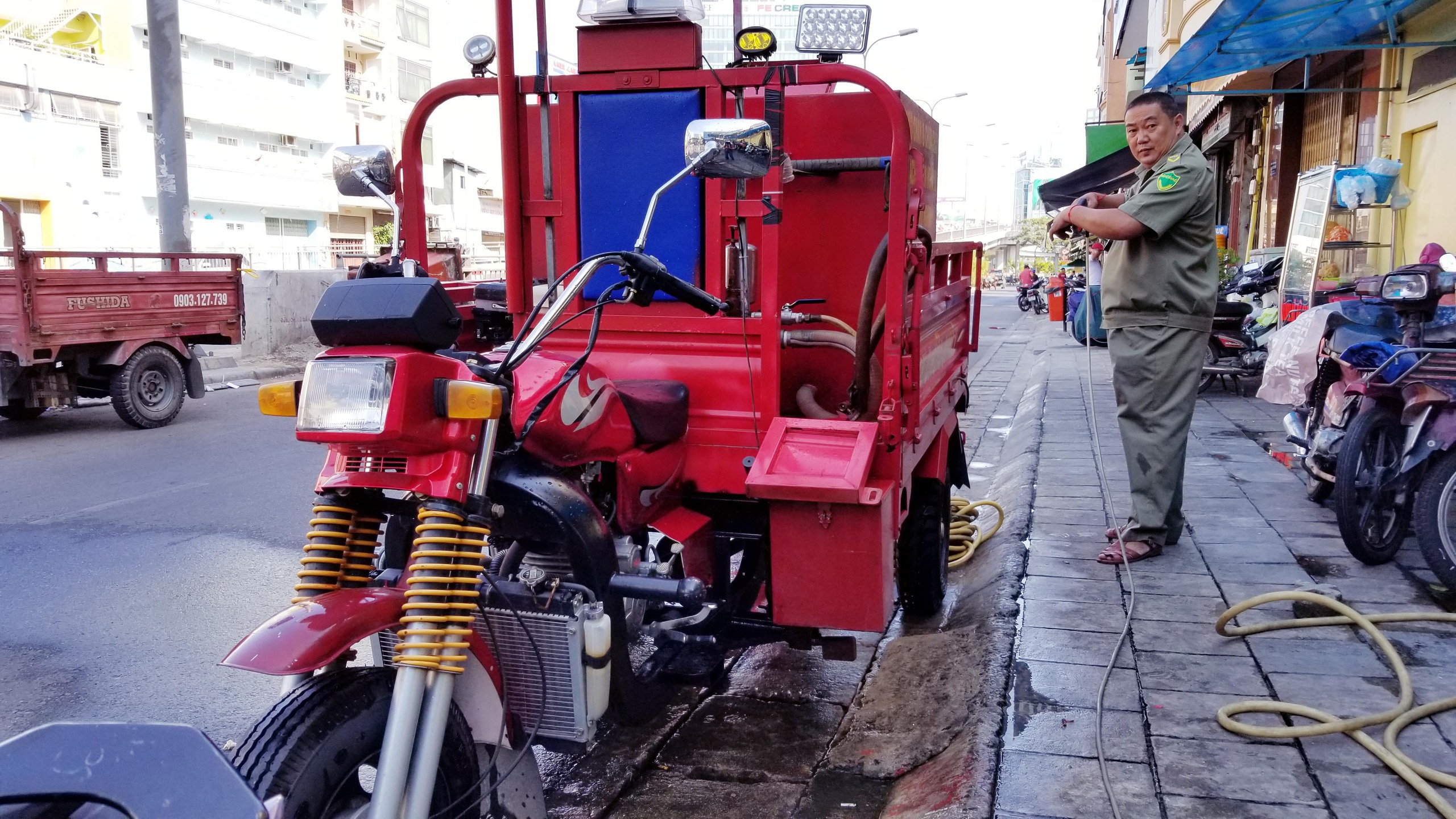 Cháy nhà trọ 14 người tử vong ở Hà Nội: Ngõ hẹp rất cần xe chữa cháy nhỏ- Ảnh 6. Cháy nhà trọ 14 người tử vong ở Hà Nội: Ngõ hẹp rất cần xe chữa cháy nhỏ- Ảnh 6.