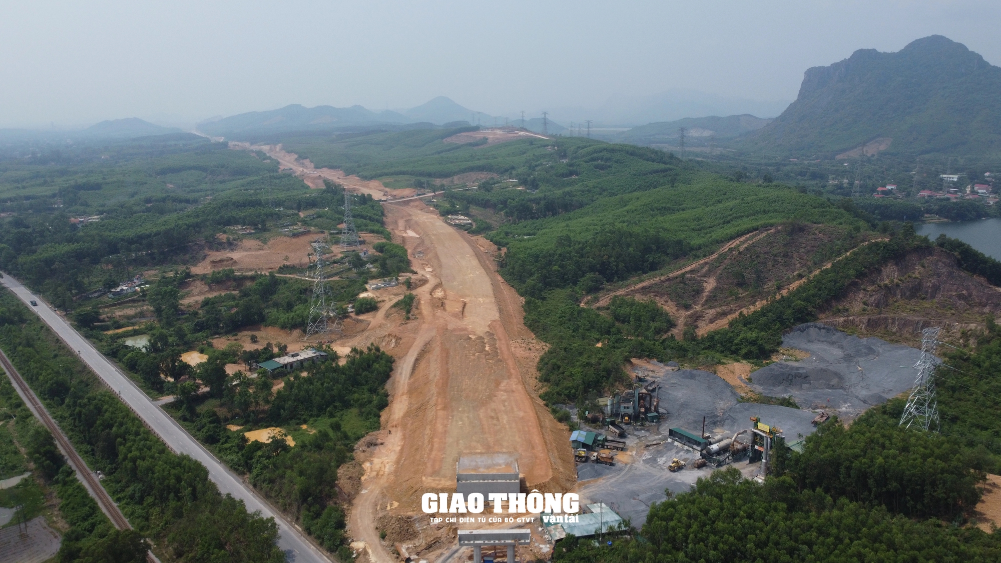 Nỗ lực gỡ vướng mặt bằng phục vụ thi công cao tốc qua địa bàn 2 tỉnh Quảng Trị và Quảng Bình- Ảnh 6. Nỗ lực gỡ vướng mặt bằng phục vụ thi công cao tốc qua địa bàn 2 tỉnh Quảng Trị và Quảng Bình- Ảnh 6.