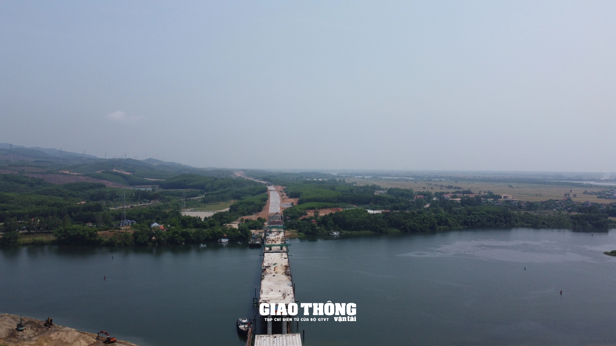 Nỗ lực gỡ vướng mặt bằng phục vụ thi công cao tốc qua địa bàn 2 tỉnh Quảng Trị và Quảng Bình- Ảnh 2. Nỗ lực gỡ vướng mặt bằng phục vụ thi công cao tốc qua địa bàn 2 tỉnh Quảng Trị và Quảng Bình- Ảnh 2.