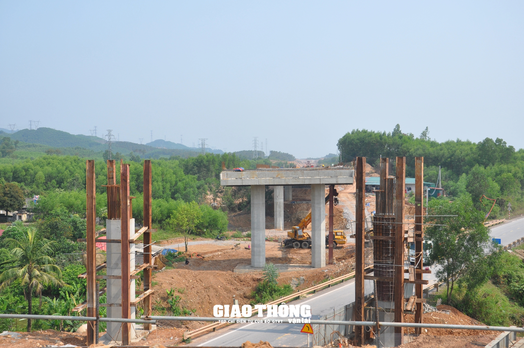 Nỗ lực gỡ vướng mặt bằng phục vụ thi công cao tốc qua địa bàn 2 tỉnh Quảng Trị và Quảng Bình- Ảnh 5. Nỗ lực gỡ vướng mặt bằng phục vụ thi công cao tốc qua địa bàn 2 tỉnh Quảng Trị và Quảng Bình- Ảnh 5.