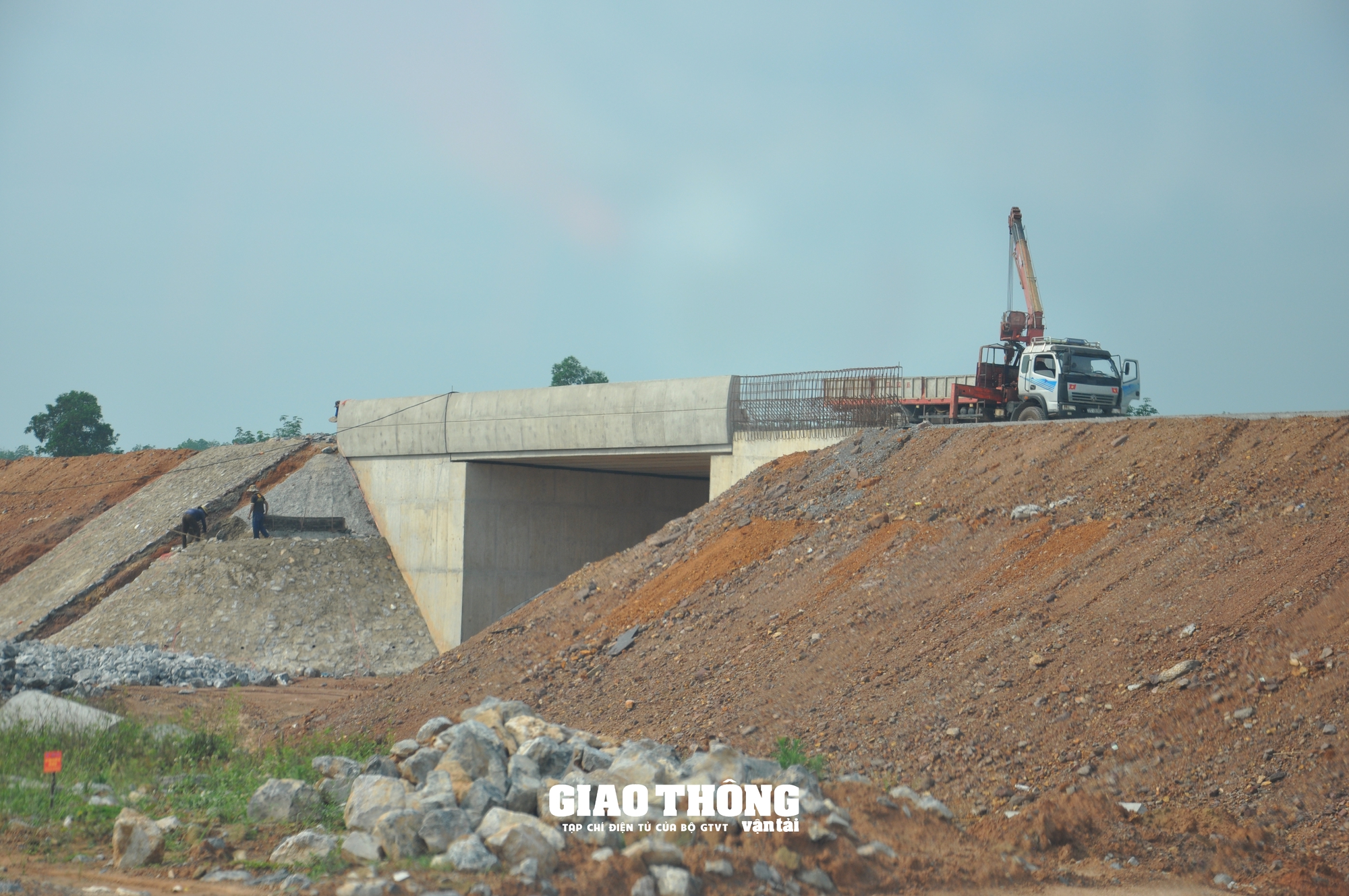 Nỗ lực gỡ vướng mặt bằng phục vụ thi công cao tốc qua địa bàn 2 tỉnh Quảng Trị và Quảng Bình- Ảnh 10. Nỗ lực gỡ vướng mặt bằng phục vụ thi công cao tốc qua địa bàn 2 tỉnh Quảng Trị và Quảng Bình- Ảnh 10.