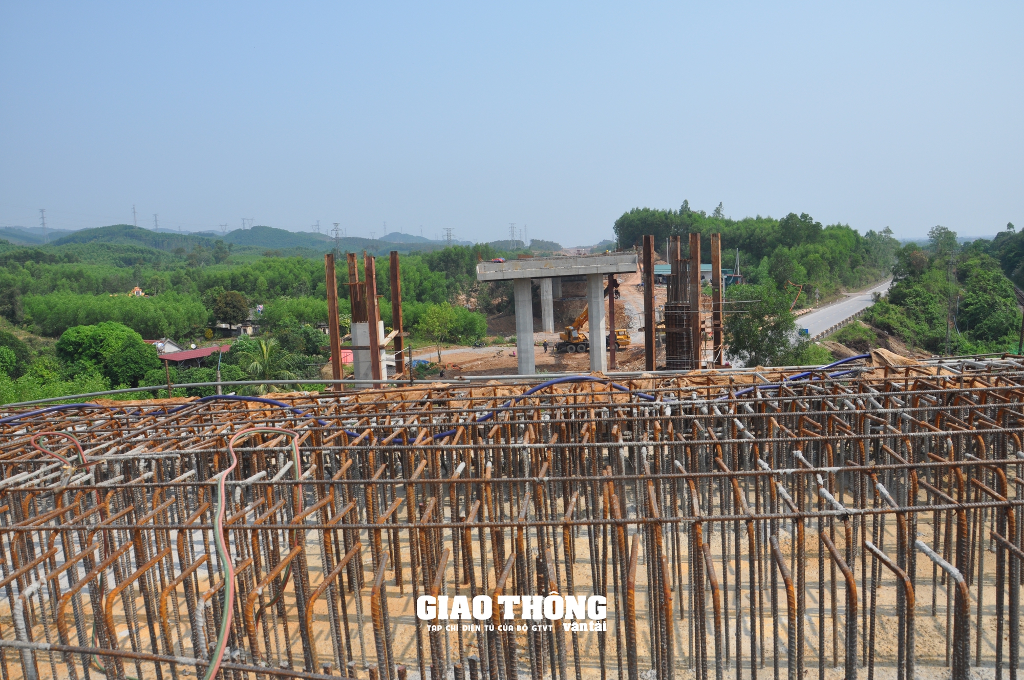 Nỗ lực gỡ vướng mặt bằng phục vụ thi công cao tốc qua địa bàn 2 tỉnh Quảng Trị và Quảng Bình- Ảnh 14. Nỗ lực gỡ vướng mặt bằng phục vụ thi công cao tốc qua địa bàn 2 tỉnh Quảng Trị và Quảng Bình- Ảnh 14.