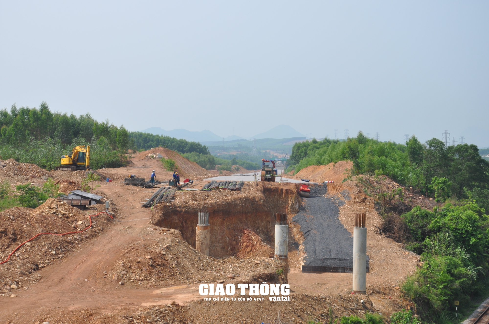 Nỗ lực gỡ vướng mặt bằng phục vụ thi công cao tốc qua địa bàn 2 tỉnh Quảng Trị và Quảng Bình- Ảnh 11. Nỗ lực gỡ vướng mặt bằng phục vụ thi công cao tốc qua địa bàn 2 tỉnh Quảng Trị và Quảng Bình- Ảnh 11.