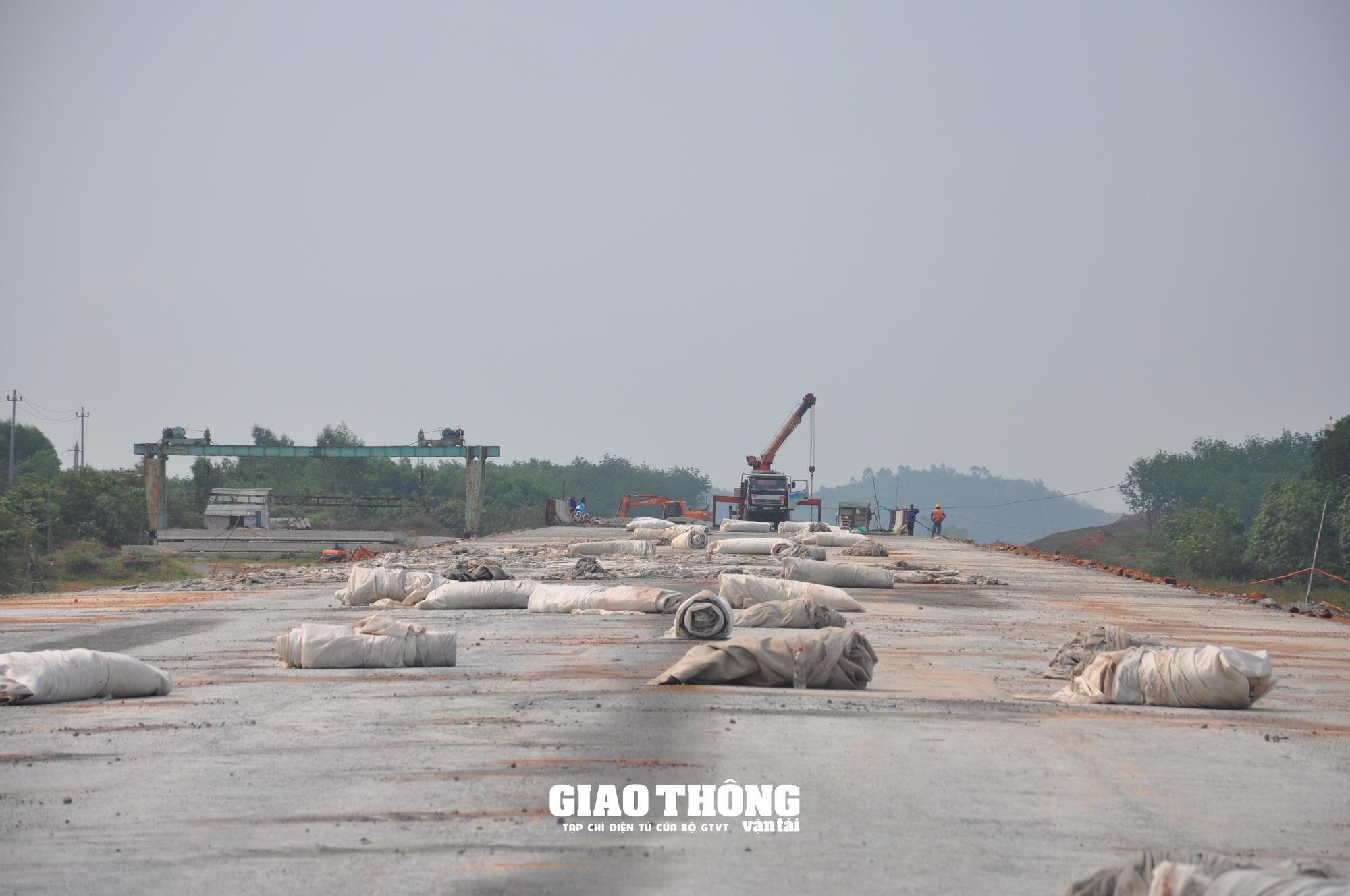 Nỗ lực gỡ vướng mặt bằng phục vụ thi công cao tốc qua địa bàn 2 tỉnh Quảng Trị và Quảng Bình- Ảnh 7. Nỗ lực gỡ vướng mặt bằng phục vụ thi công cao tốc qua địa bàn 2 tỉnh Quảng Trị và Quảng Bình- Ảnh 7.