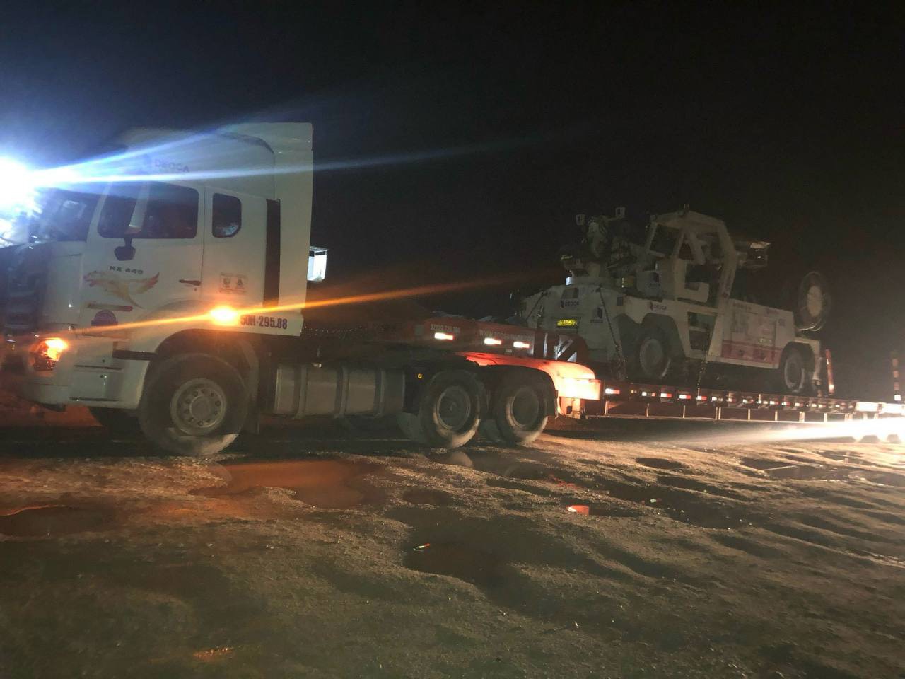 Xuyên ngày đêm khắc phục sự cố sạt lở hầm đường sắt Chí Thạnh, phấn đấu 30/5 thông hầm- Ảnh 7.