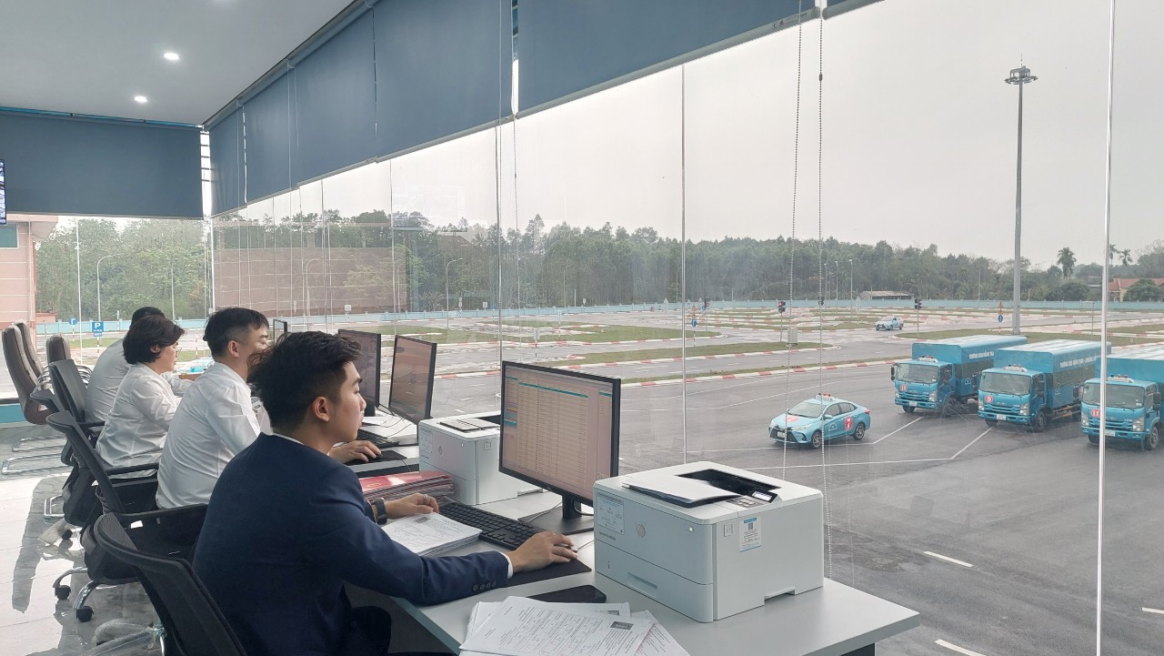 Bộ Tài chính trả lời về bất cập đấu thầu trung tâm sát hạch lái xe- Ảnh 1.