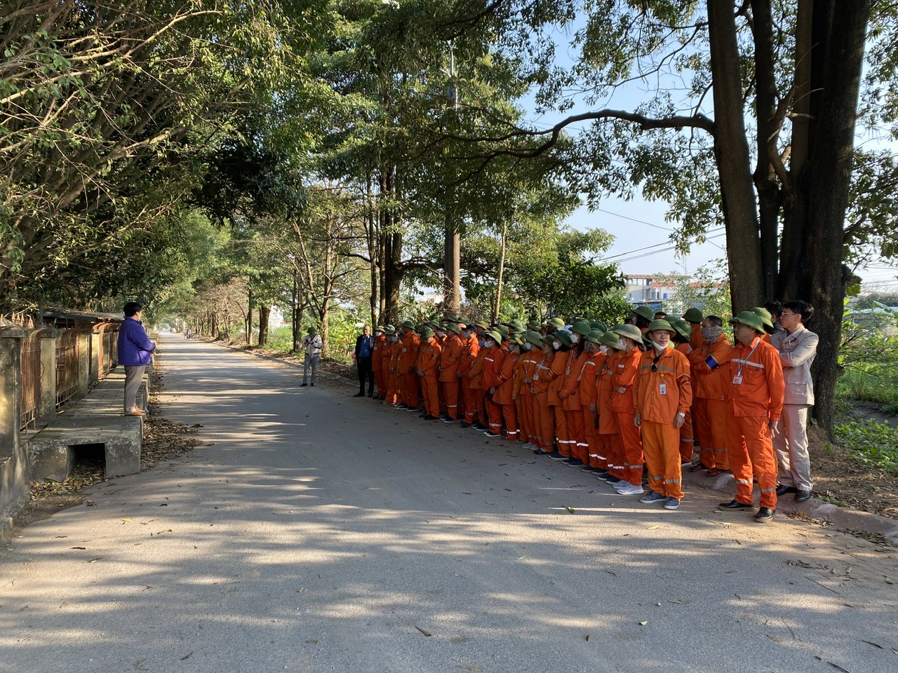 Công ty Cổ phần Quản lý và Xây dựng đường bộ I Hà Tây: Siết chặt công tác đảm bảo an toàn đường ngang- Ảnh 3.