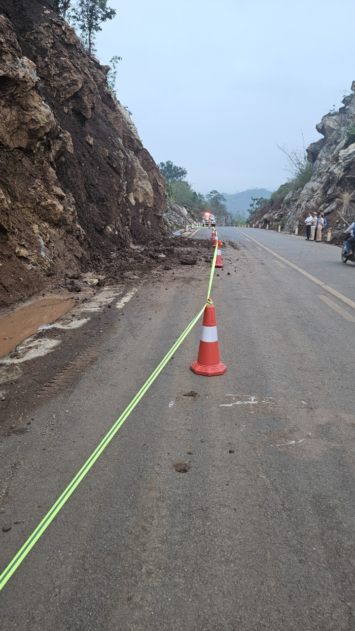 Trắng đêm thông xe tuyến tránh TP. Sơn La- Ảnh 12.