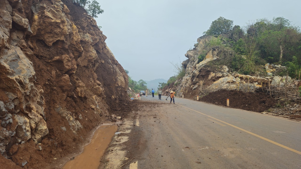 Trắng đêm thông xe tuyến tránh TP. Sơn La- Ảnh 13.