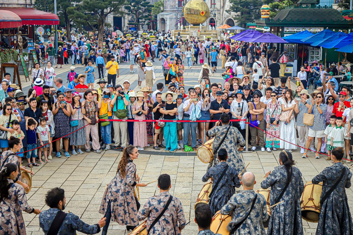 TS Võ Trí Thành: Đà Nẵng đáng sống bởi con người thân thiện, tình nghĩa, tương trợ nhau- Ảnh 3. TS Võ Trí Thành: Đà Nẵng đáng sống bởi con người thân thiện, tình nghĩa, tương trợ nhau- Ảnh 3.