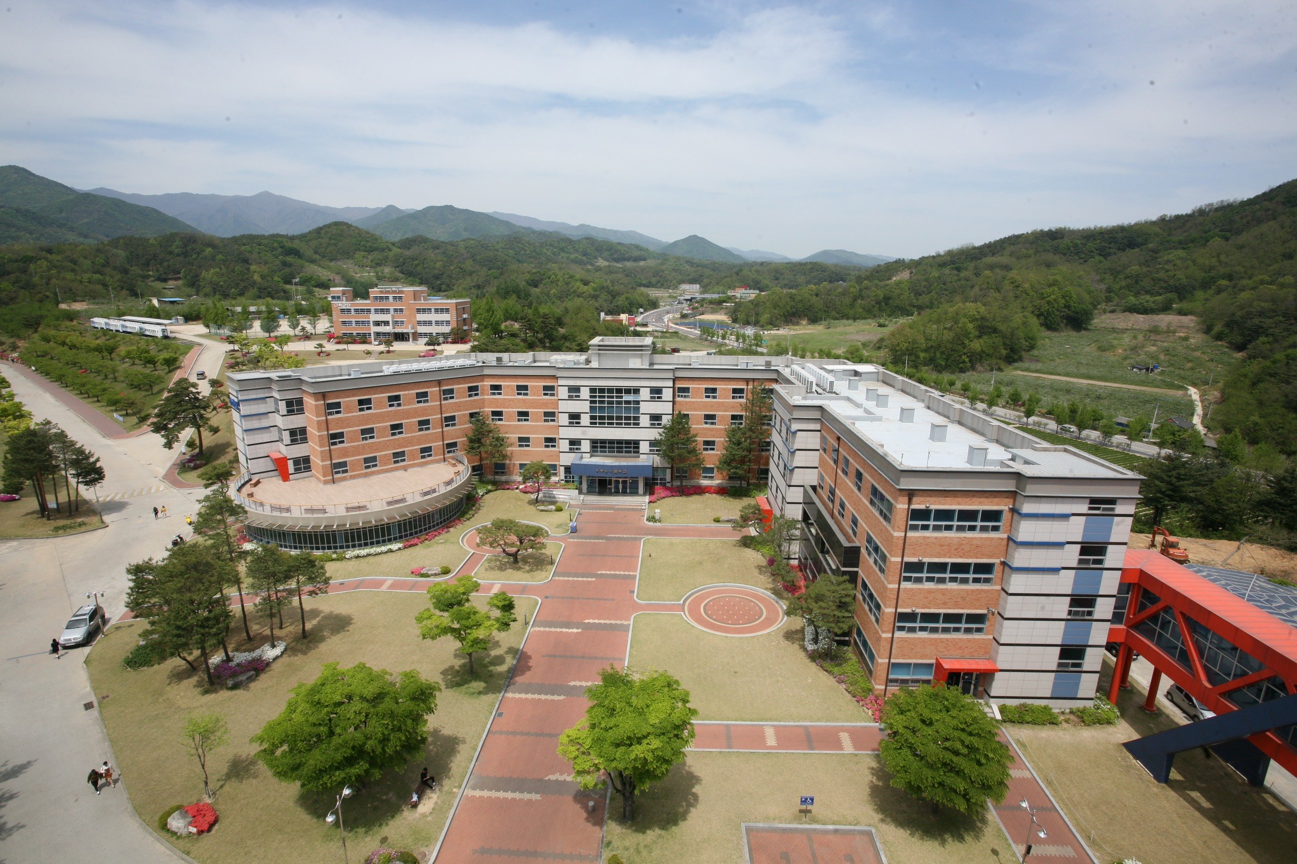 Phát triển đường sắt tốc độ cao - tác động đến xu hướng chọn ngành nghề tương lai của thế hệ trẻ hiện nay- Ảnh 1.