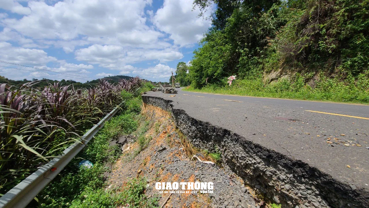 Cận cảnh tuyến Tỉnh lộ 7 ở Đắk Lắk bị sạt lở gây mất ATGT- Ảnh 2.