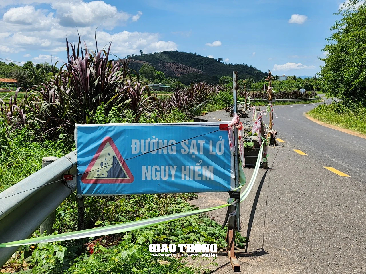 Cận cảnh tuyến Tỉnh lộ 7 ở Đắk Lắk bị sạt lở gây mất ATGT- Ảnh 3.