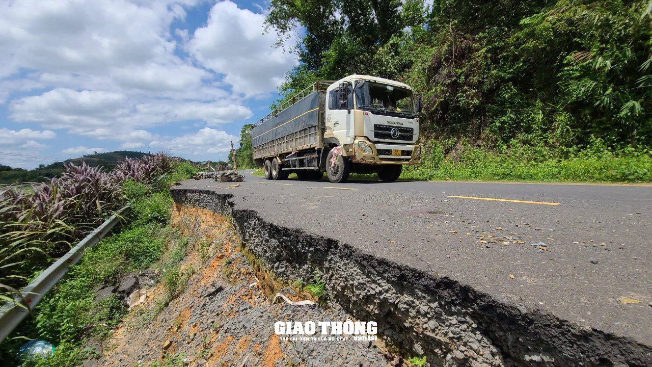 Cận cảnh tuyến Tỉnh lộ 7 ở Đắk Lắk bị sạt lở gây mất ATGT- Ảnh 5.