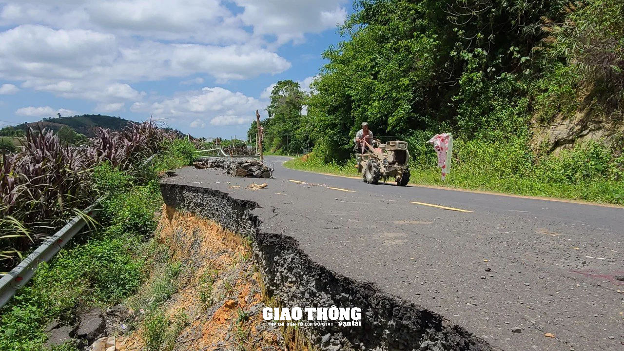 Cận cảnh tuyến Tỉnh lộ 7 ở Đắk Lắk bị sạt lở gây mất ATGT- Ảnh 9.