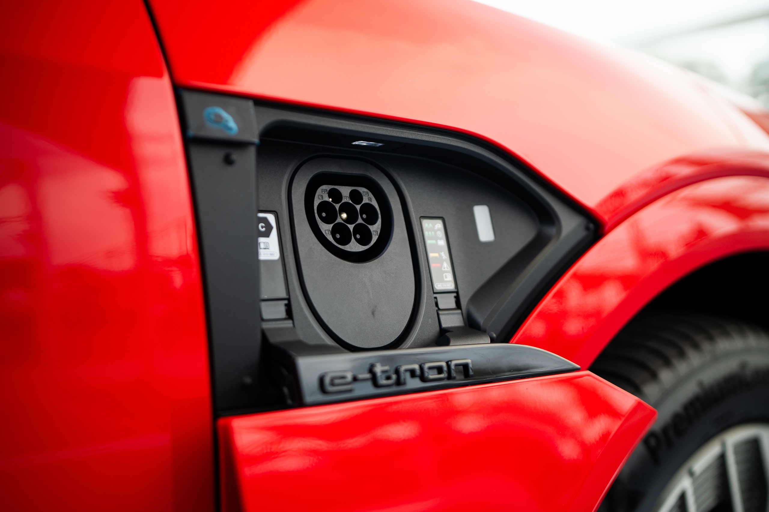 SUV điện hạng sang Audi Q8 e-tron giá 3,8 tỷ đồng tại Việt Nam- Ảnh 8.