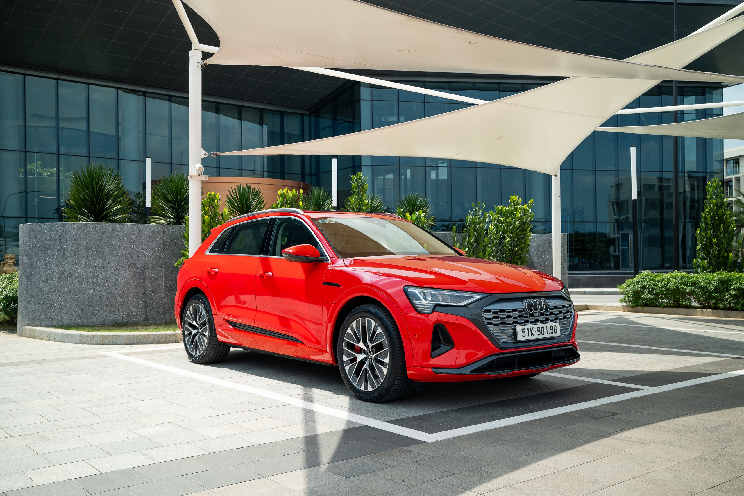 SUV điện hạng sang Audi Q8 e-tron giá 3,8 tỷ đồng tại Việt Nam- Ảnh 10.