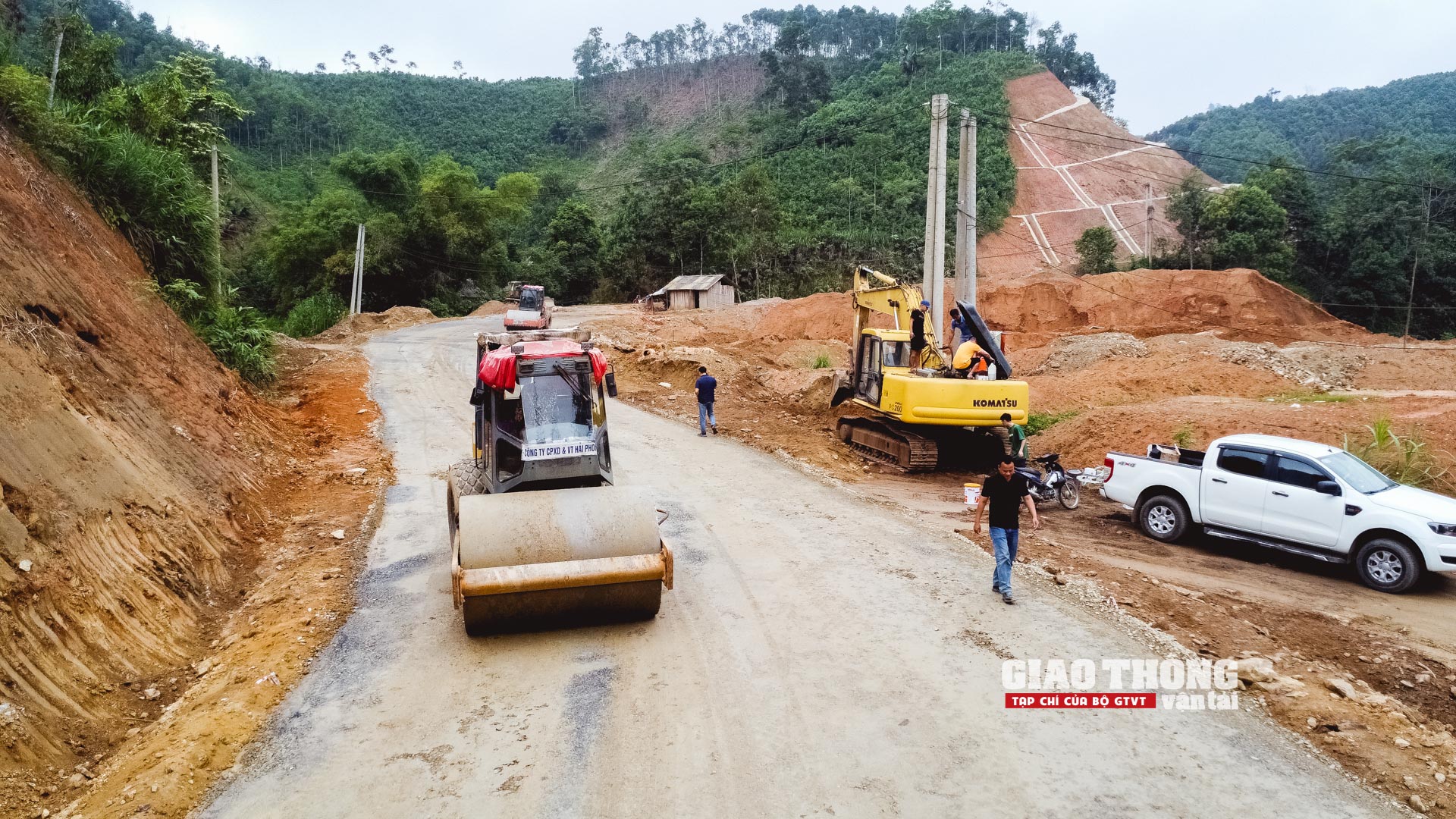 Tăng tốc thi công đường nối Nghĩa Lộ với cao tốc Nội Bài -Lào Cai những ngày nắng như đổ lửa- Ảnh 9. Tăng tốc thi công đường nối Nghĩa Lộ với cao tốc Nội Bài -Lào Cai những ngày nắng như đổ lửa- Ảnh 9.