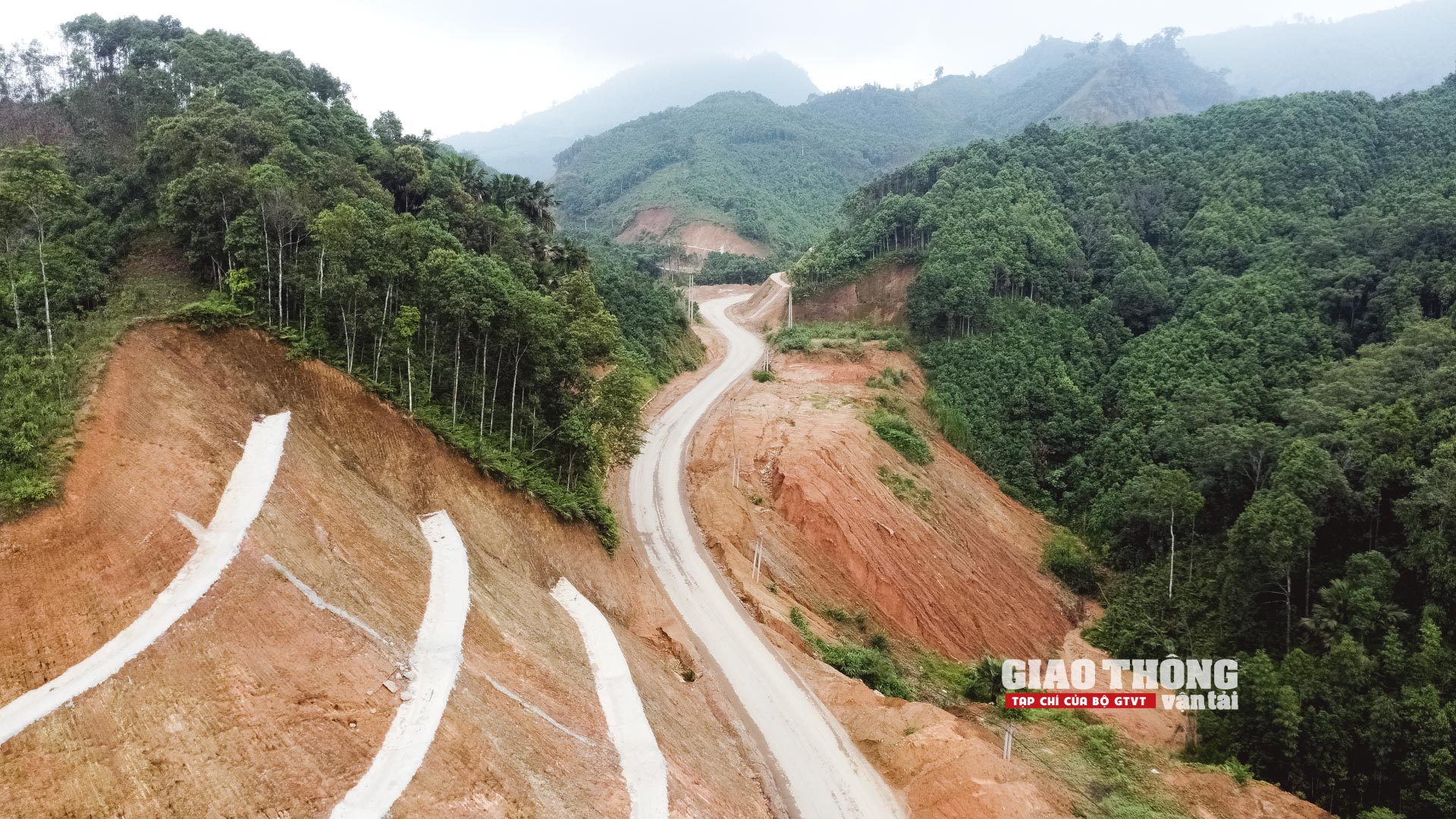 Tăng tốc thi công đường nối Nghĩa Lộ với cao tốc Nội Bài -Lào Cai những ngày nắng như đổ lửa- Ảnh 19. Tăng tốc thi công đường nối Nghĩa Lộ với cao tốc Nội Bài -Lào Cai những ngày nắng như đổ lửa- Ảnh 19.