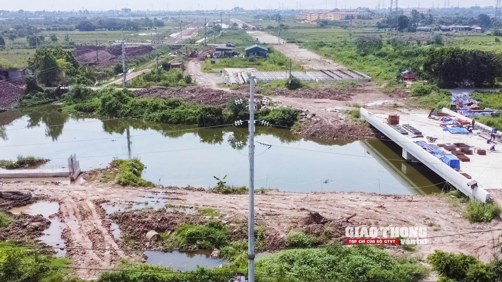 Công trường Vành đai 4 Hà Nội chằng chịt dây điện cản tiến độ thi công- Ảnh 29. Công trường Vành đai 4 Hà Nội chằng chịt dây điện cản tiến độ thi công- Ảnh 29.