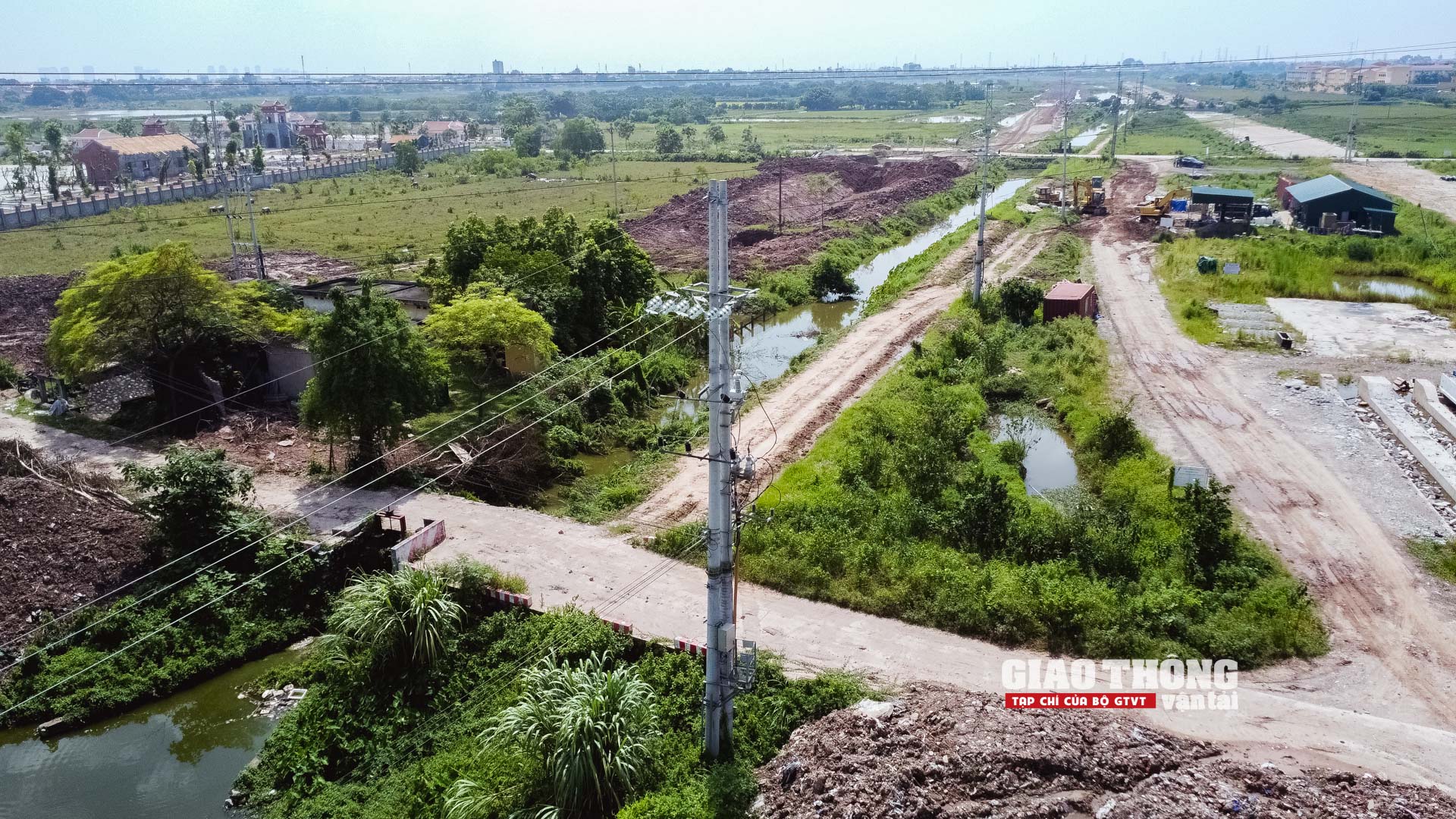 Công trường Vành đai 4 Hà Nội chằng chịt dây điện cản tiến độ thi công- Ảnh 30. Công trường Vành đai 4 Hà Nội chằng chịt dây điện cản tiến độ thi công- Ảnh 30.