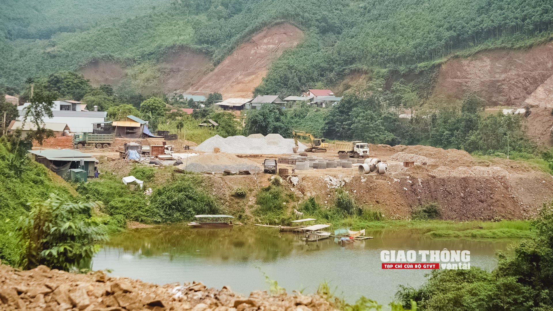 Tăng tốc thi công đường nối Nghĩa Lộ với cao tốc Nội Bài -Lào Cai những ngày nắng như đổ lửa- Ảnh 21. Tăng tốc thi công đường nối Nghĩa Lộ với cao tốc Nội Bài -Lào Cai những ngày nắng như đổ lửa- Ảnh 21.