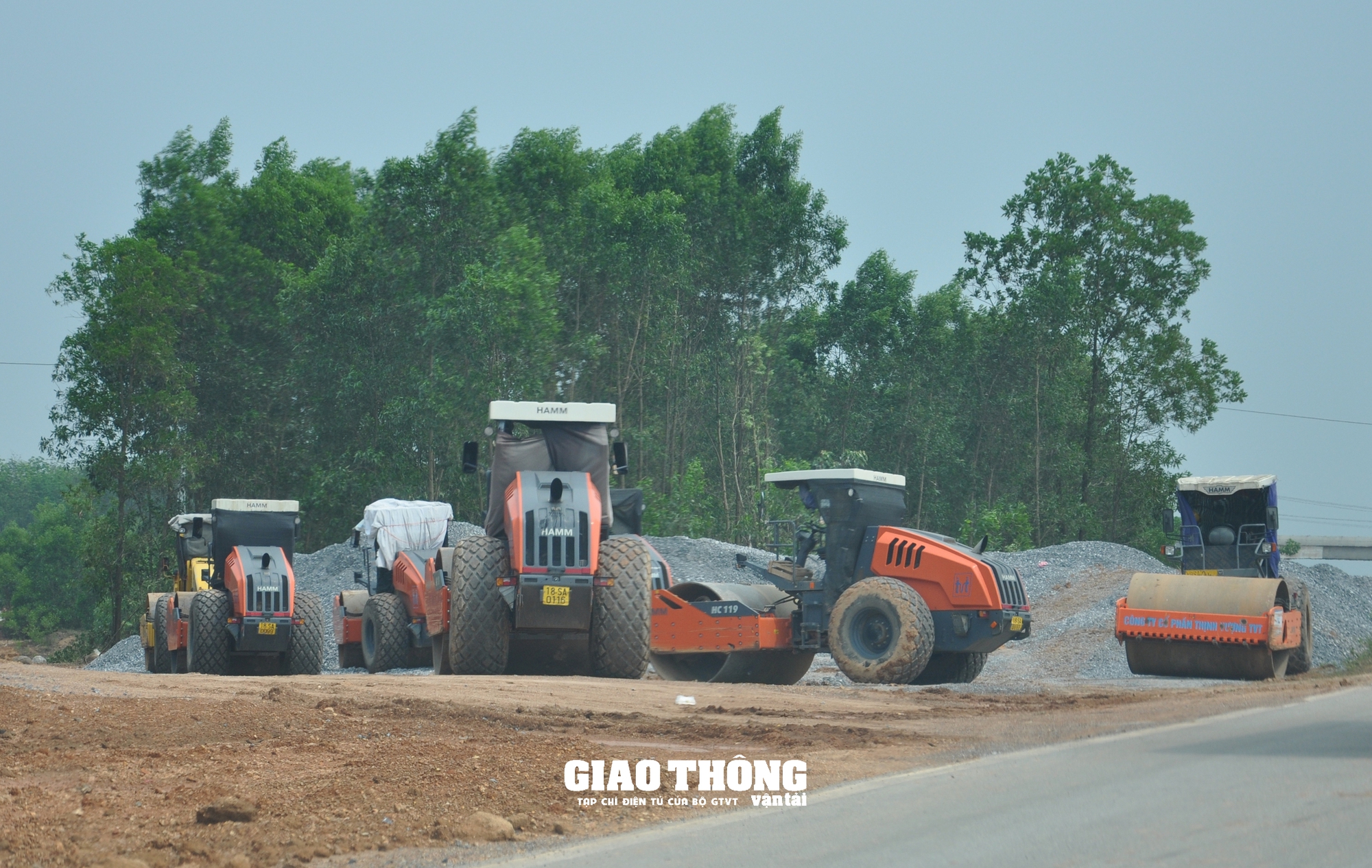 Quảng Trị lập phương án cưỡng chế thu hồi đất, bàn giao mặt bằng thi công cao tốc Vạn Ninh - Cam Lộ- Ảnh 1.