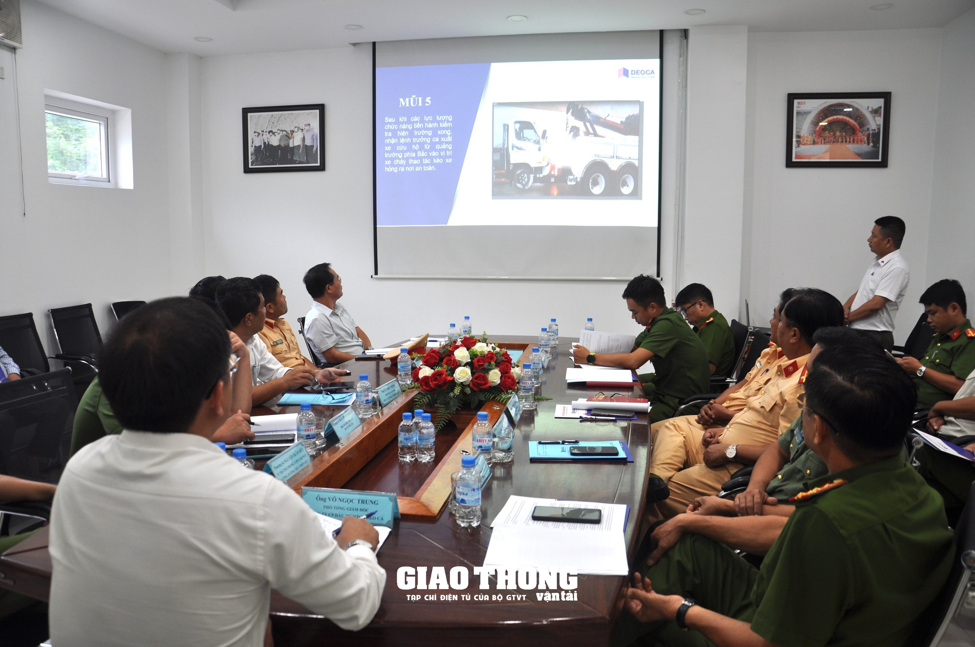 Cận cảnh diễn tập cứu hộ, cứu nạn ô tô bốc cháy trong hầm Hải Vân- Ảnh 9.