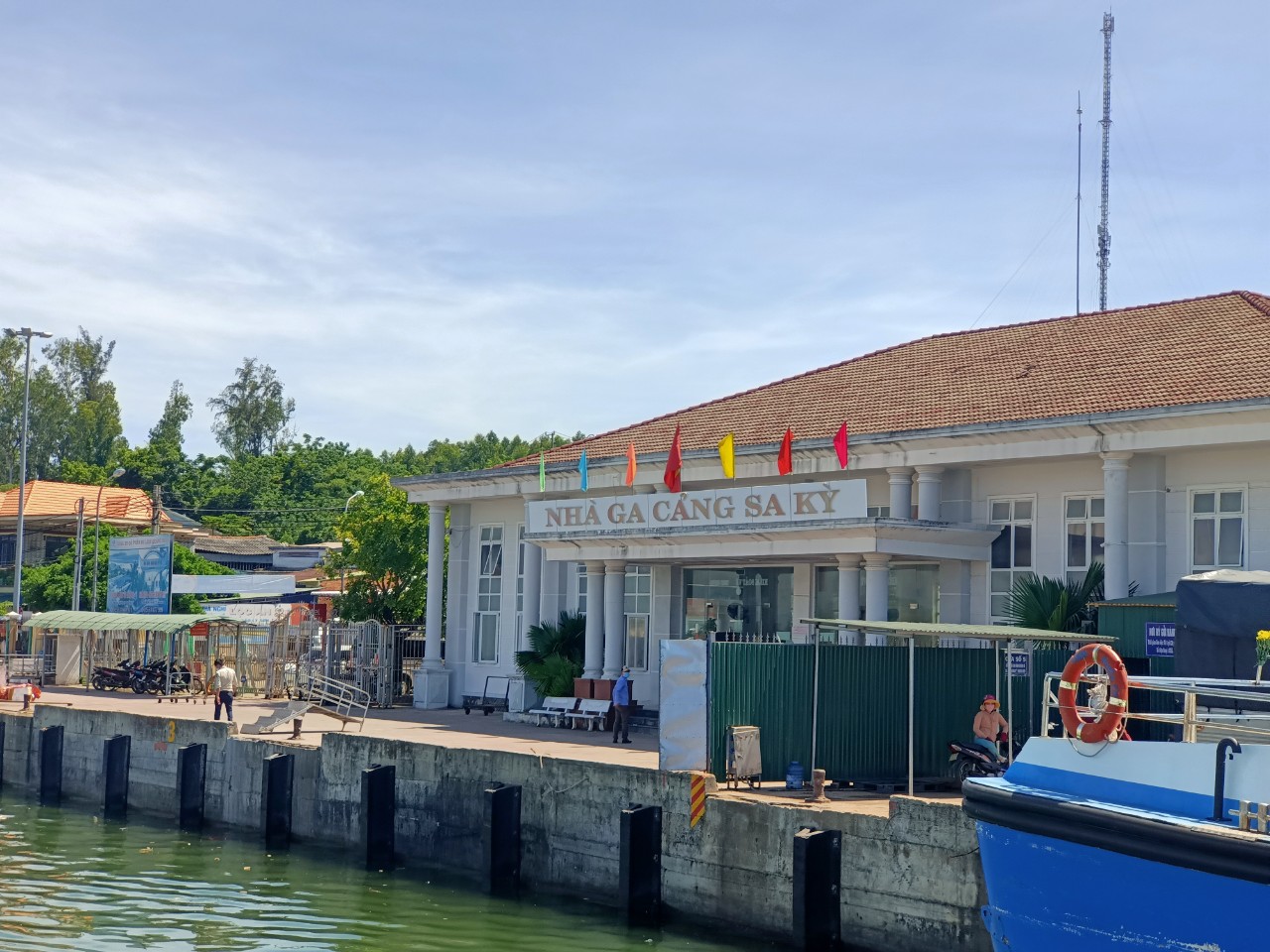 Quảng Ngãi: Đảm bảo giao thông thông suốt, an toàn phục vụ kỳ thi THPT năm 2024 ở đảo Lý Sơn- Ảnh 1. Quảng Ngãi: Đảm bảo giao thông thông suốt, an toàn phục vụ kỳ thi THPT năm 2024 ở đảo Lý Sơn- Ảnh 1.