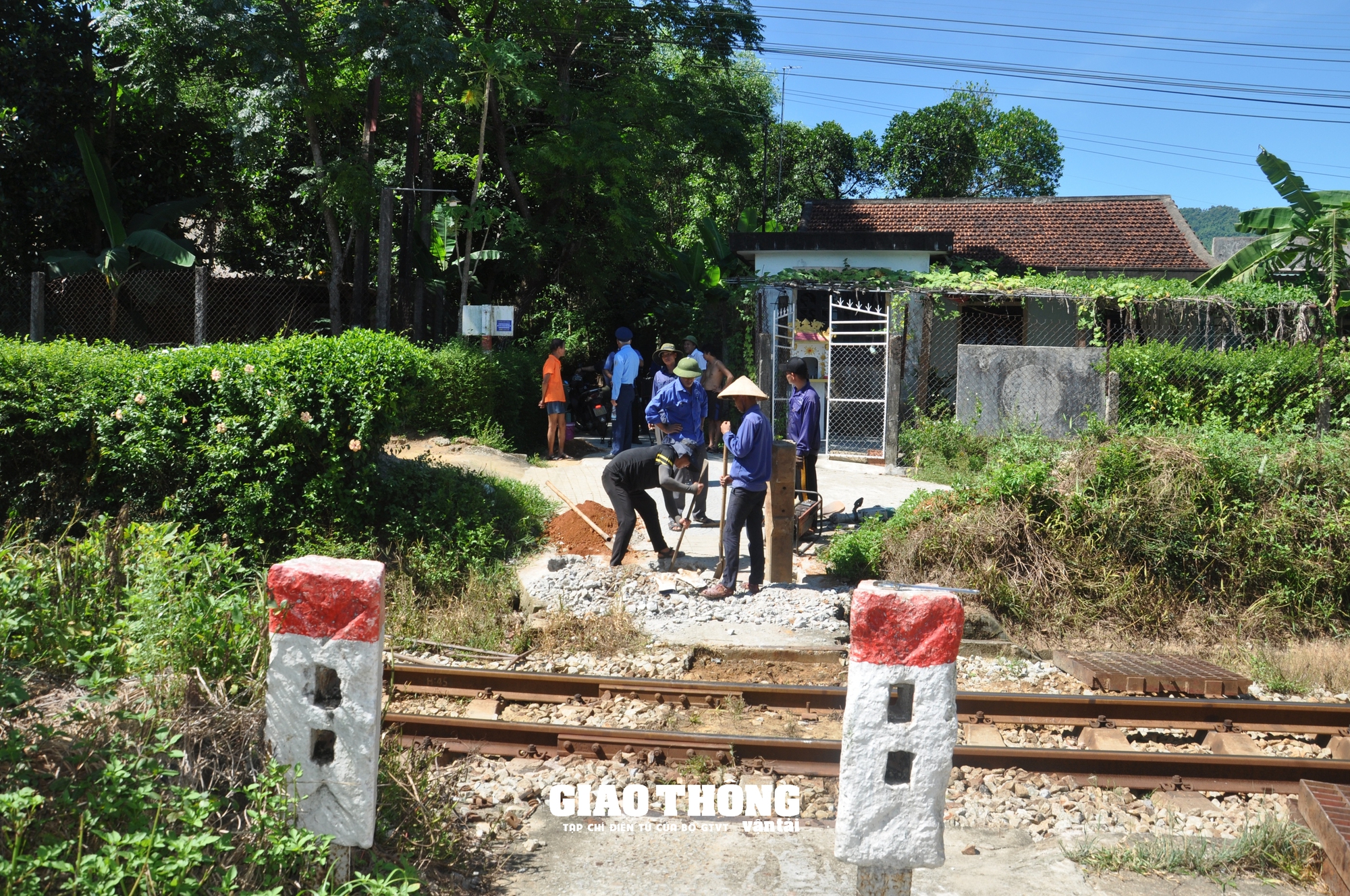 Đóng, xóa nhiều lối đi tự mở qua đường sắt Bắc - Nam ở tỉnh Thừa Thiên - Huế- Ảnh 14.
