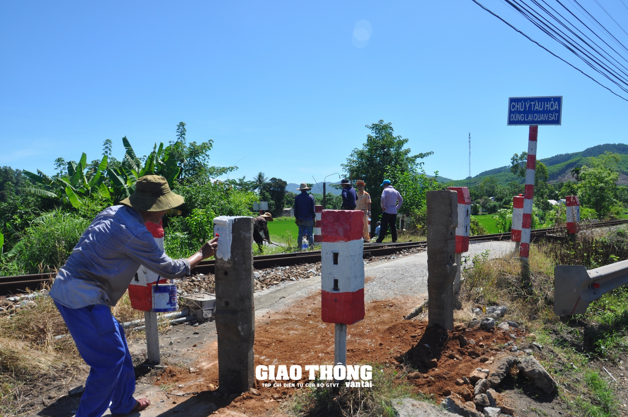 Đóng, xóa nhiều lối đi tự mở qua đường sắt Bắc - Nam ở tỉnh Thừa Thiên - Huế- Ảnh 1.