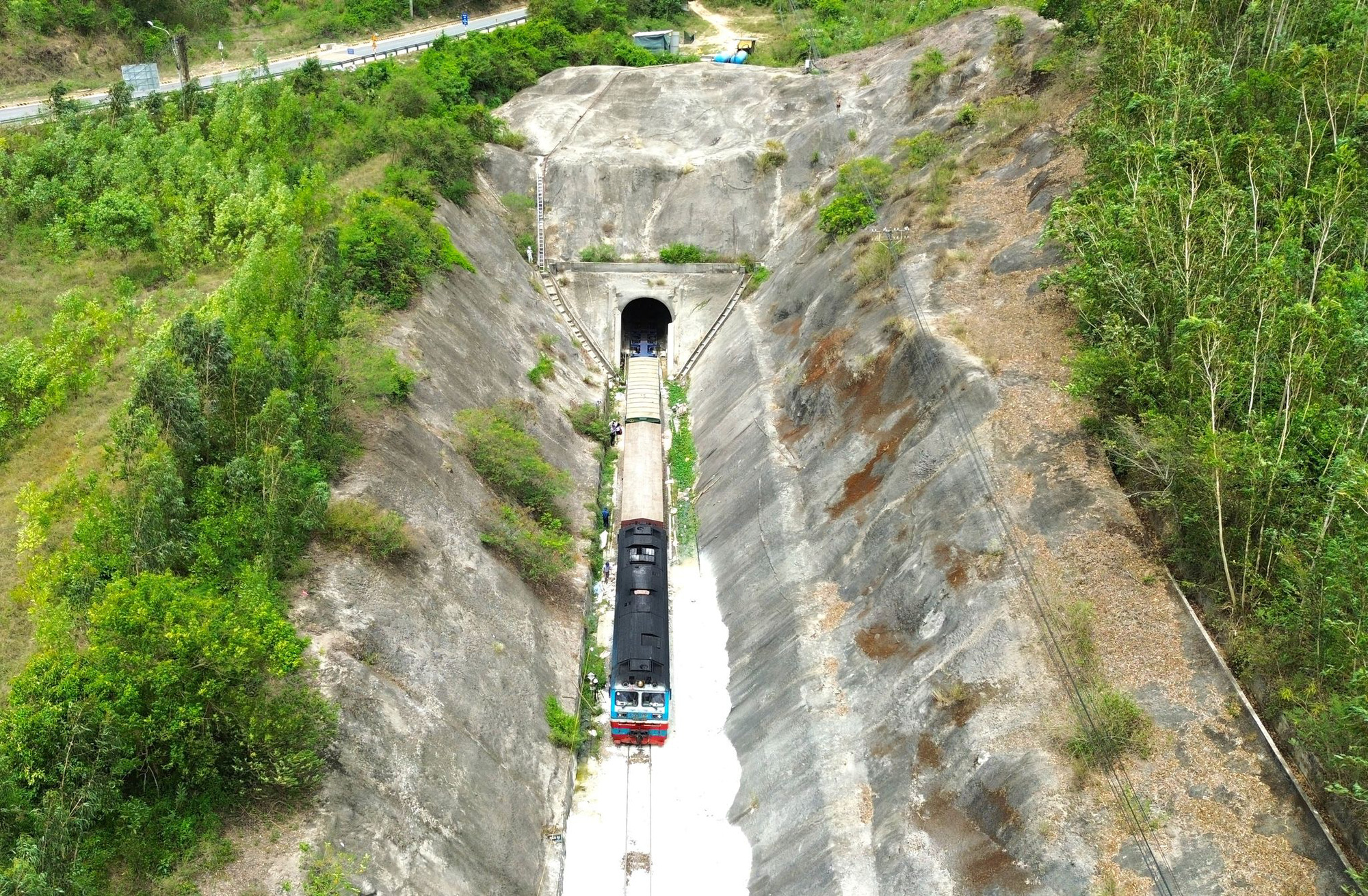 Nhiều hầm đường sắt trăm tuổi cần 