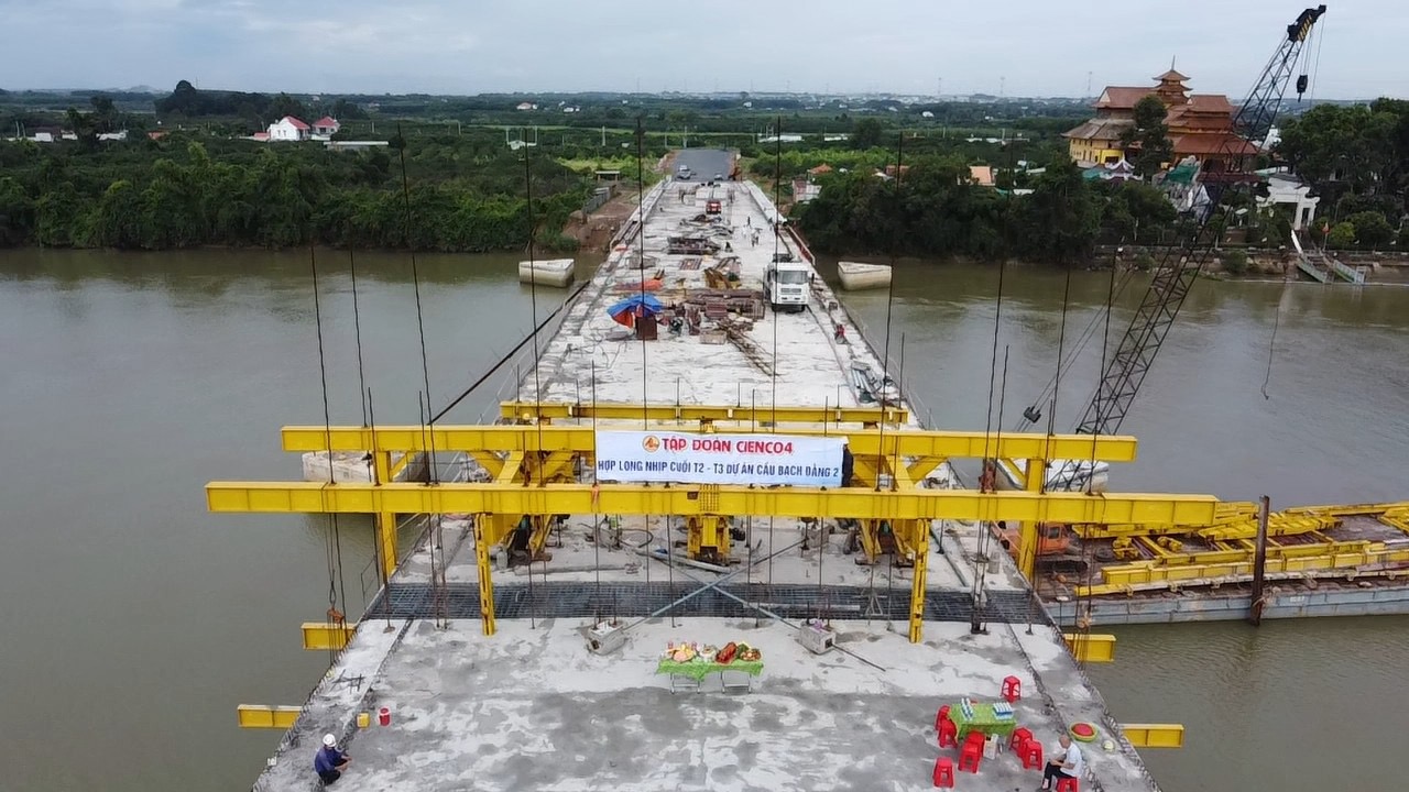 Hợp long cầu Bạch Đằng 2 nối tỉnh Bình Dương và Đồng Nai- Ảnh 1.