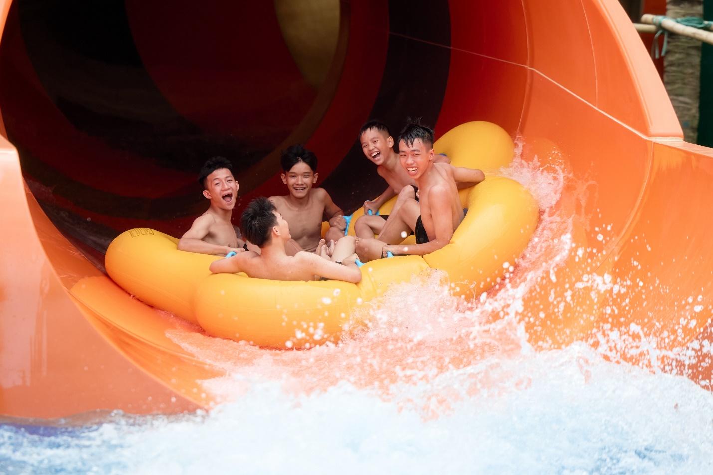 Mùa hè Sầm Sơn bùng nổ với sản phẩm du lịch mới mẻ, độc đáo- Ảnh 1. Mùa hè Sầm Sơn bùng nổ với sản phẩm du lịch mới mẻ, độc đáo- Ảnh 1.