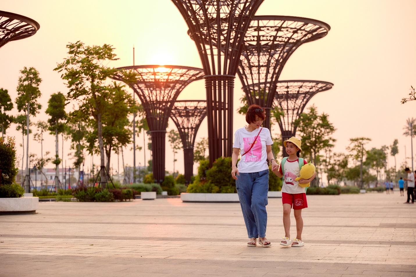 Mùa hè Sầm Sơn bùng nổ với sản phẩm du lịch mới mẻ, độc đáo- Ảnh 2. Mùa hè Sầm Sơn bùng nổ với sản phẩm du lịch mới mẻ, độc đáo- Ảnh 2.