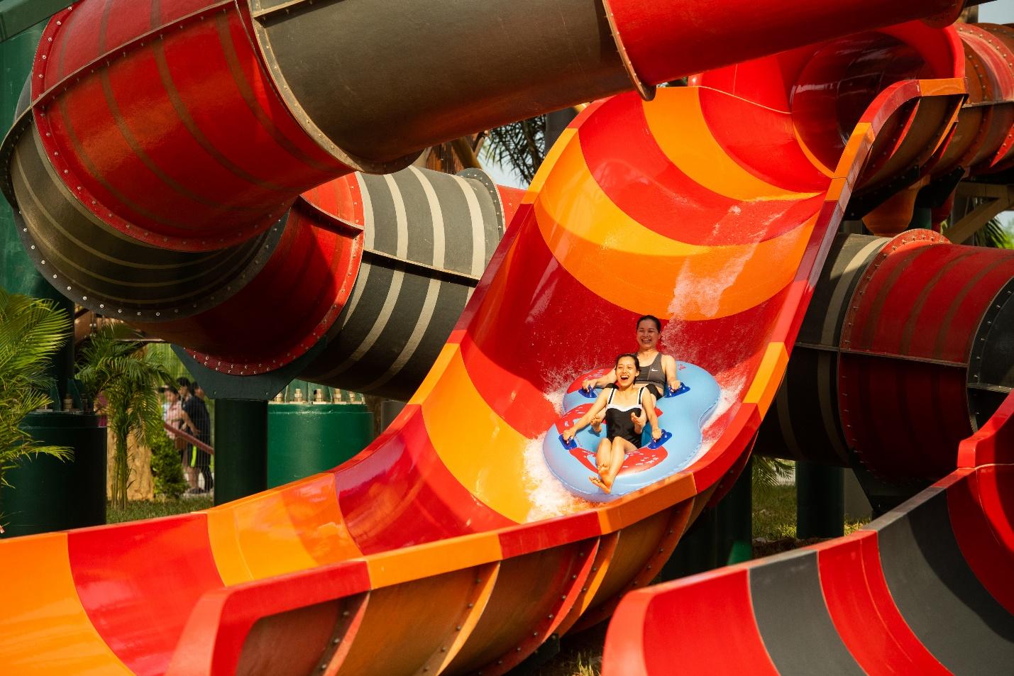 Mùa hè Sầm Sơn bùng nổ với sản phẩm du lịch mới mẻ, độc đáo- Ảnh 5. Mùa hè Sầm Sơn bùng nổ với sản phẩm du lịch mới mẻ, độc đáo- Ảnh 5.