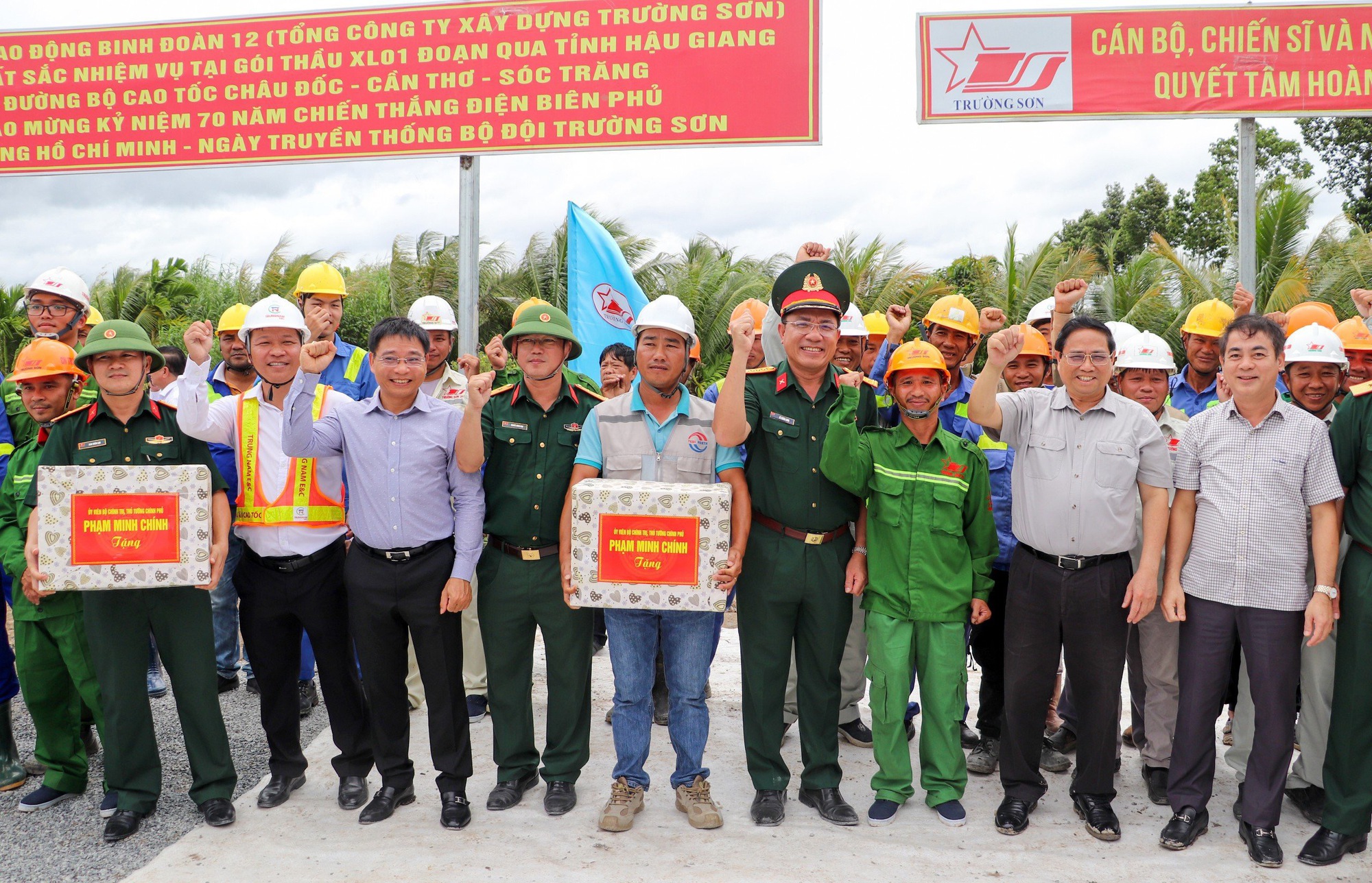 Thủ tướng Phạm Minh Chính kiểm tra cao tốc Châu Đốc - Cần Thơ - Sóc Trăng- Ảnh 3.