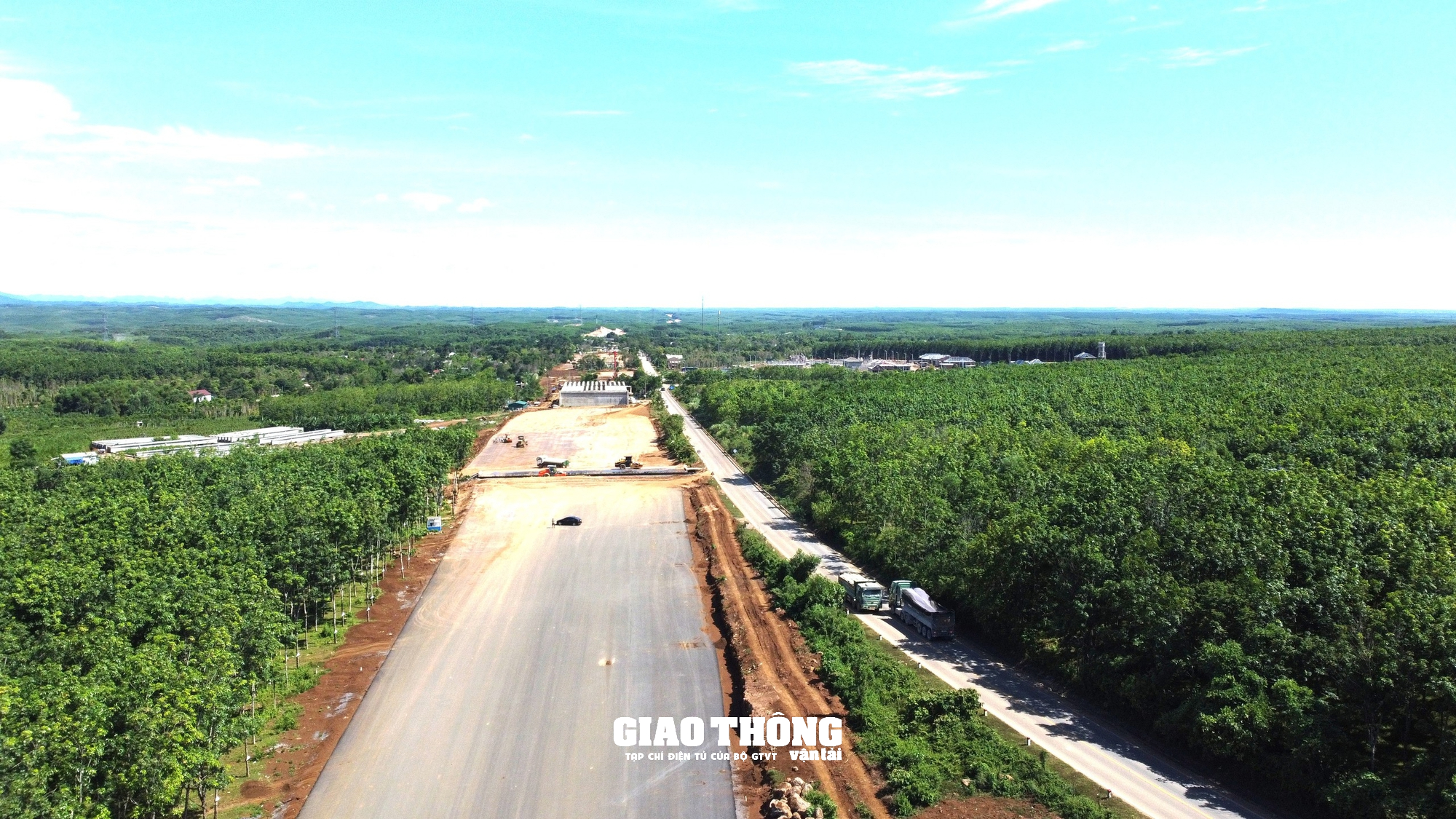 Vướng mặt bằng thi công cao tốc Vạn Ninh - Cam Lộ: Nhà thầu gặp khó, chủ đầu tư quyết liệt vào cuộc tháo gỡ- Ảnh 12.