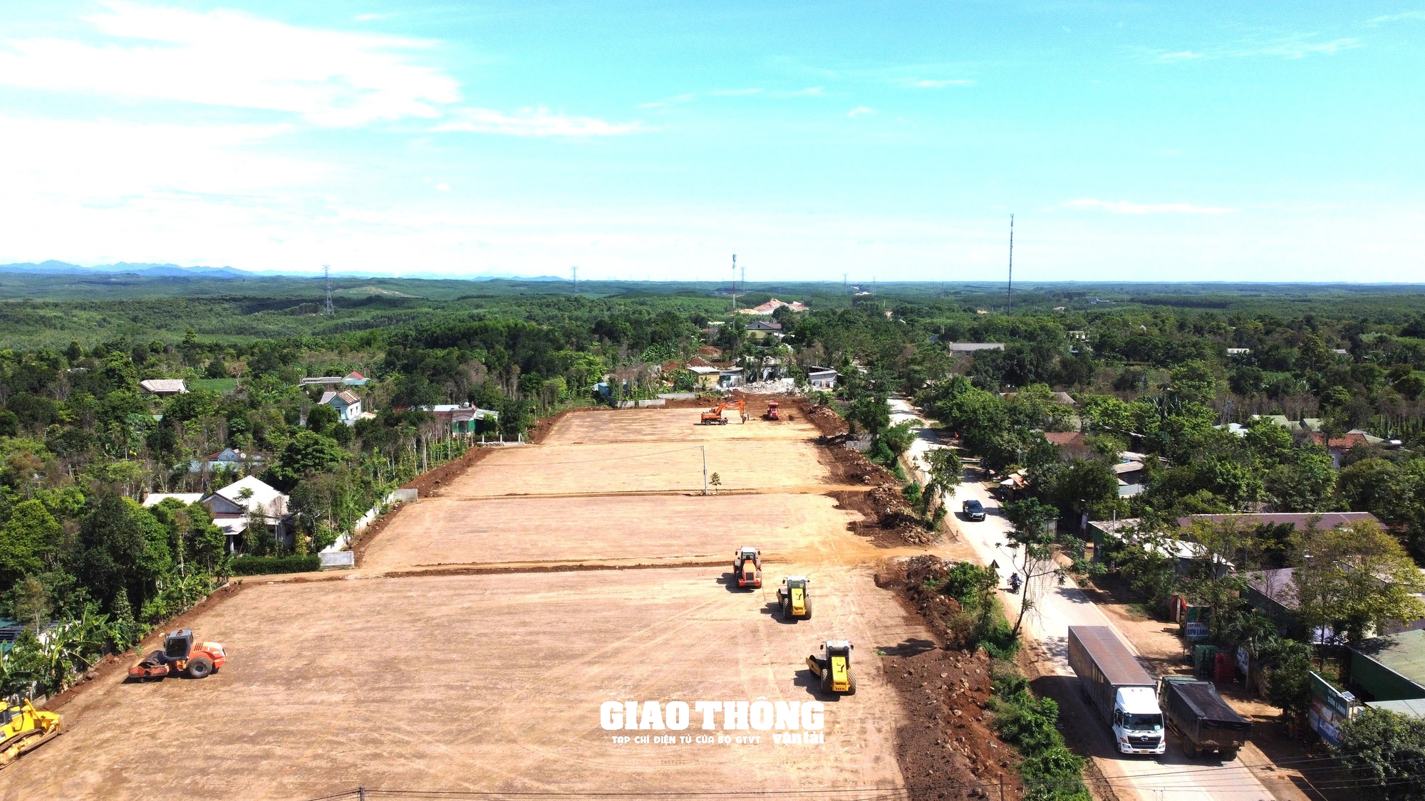 Vướng mặt bằng thi công cao tốc Vạn Ninh - Cam Lộ: Nhà thầu gặp khó, chủ đầu tư quyết liệt vào cuộc tháo gỡ- Ảnh 13.