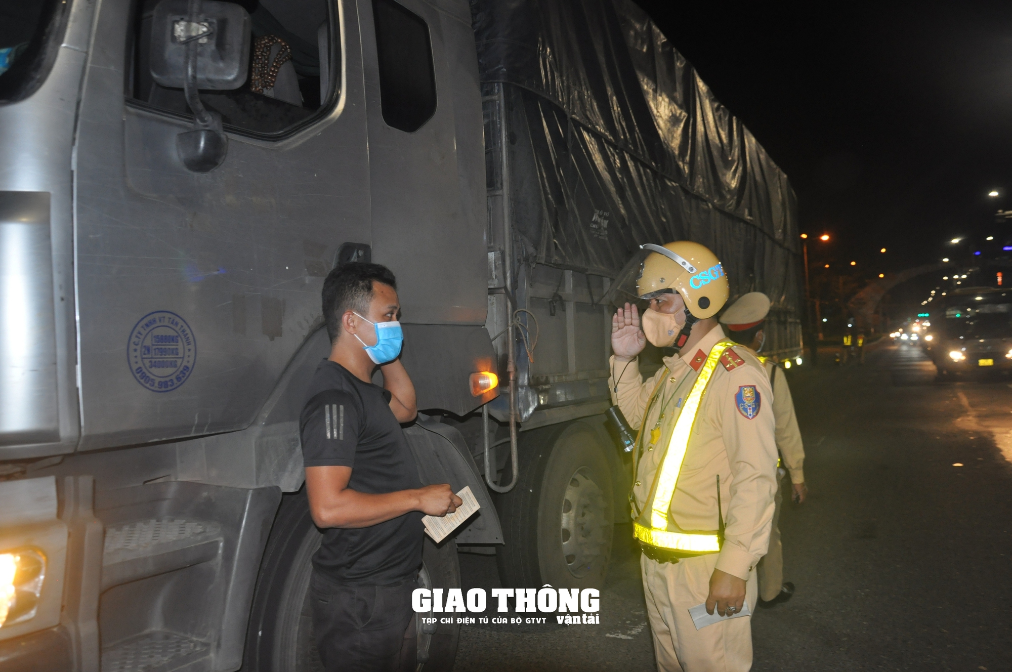 Liên tục ra quân, CSGT Đà Nẵng phát hiện, ngăn chặn, xử lý hàng chục nghìn trường hợp vi phạm- Ảnh 1.