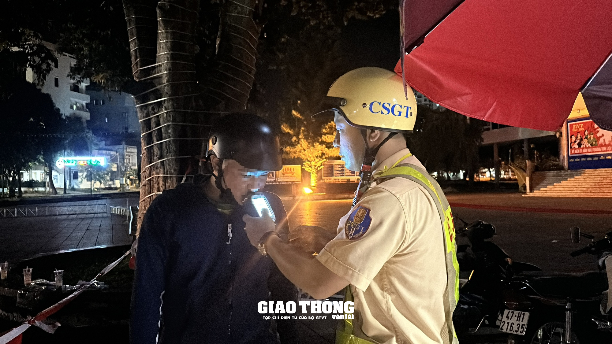 Cận cảnh CSGT TP. Buôn Ma Thuột (Đắk Lắk) xuyên đêm xử phạt loạt tài xế vi phạm nồng độ cồn- Ảnh 9.