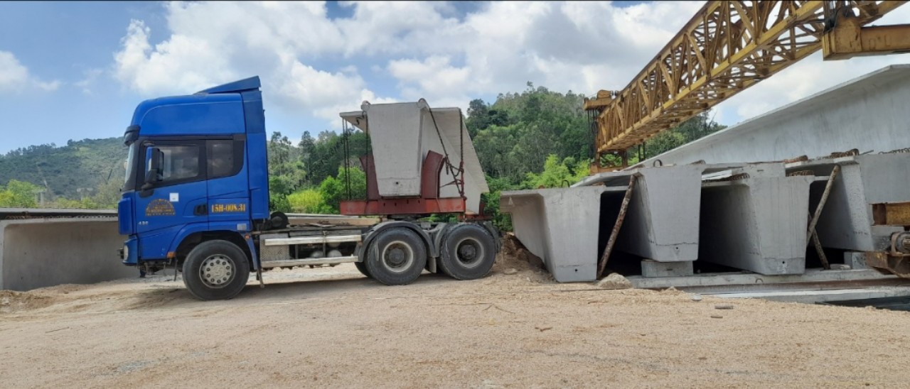 Phấn đấu cuối tháng 9/2025 hoàn thành cầu Kỳ Lộ thuộc dự án thành phần cao tốc đoạn Quy Nhơn - Chí Thạnh- Ảnh 1.